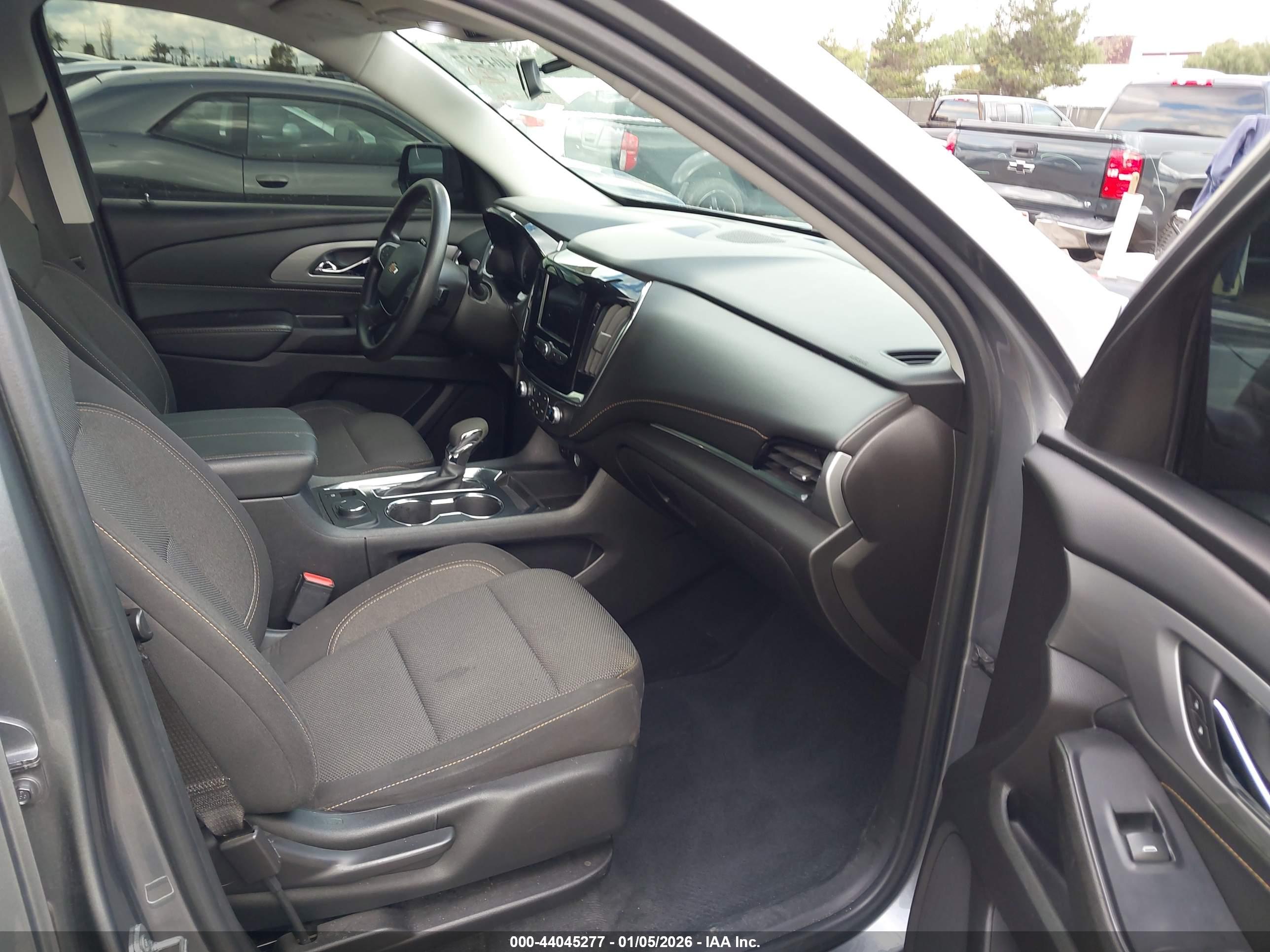 CHEVROLET TRAVERSE image 5