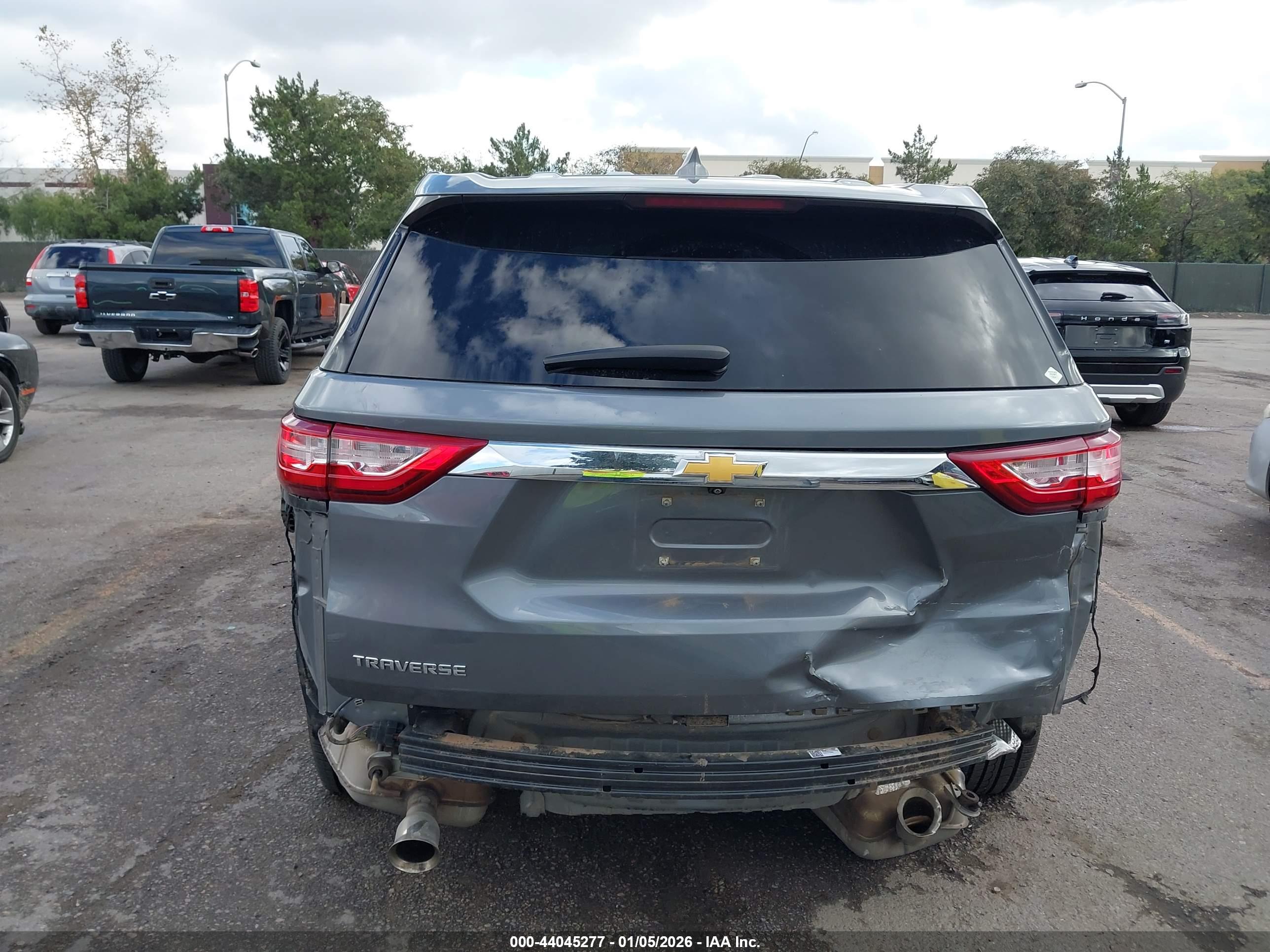 CHEVROLET TRAVERSE image 6