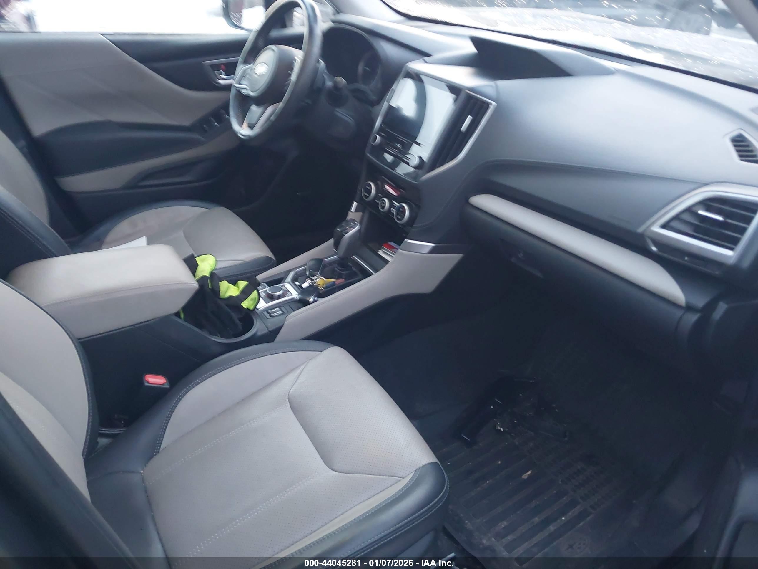 SUBARU FORESTER image 8