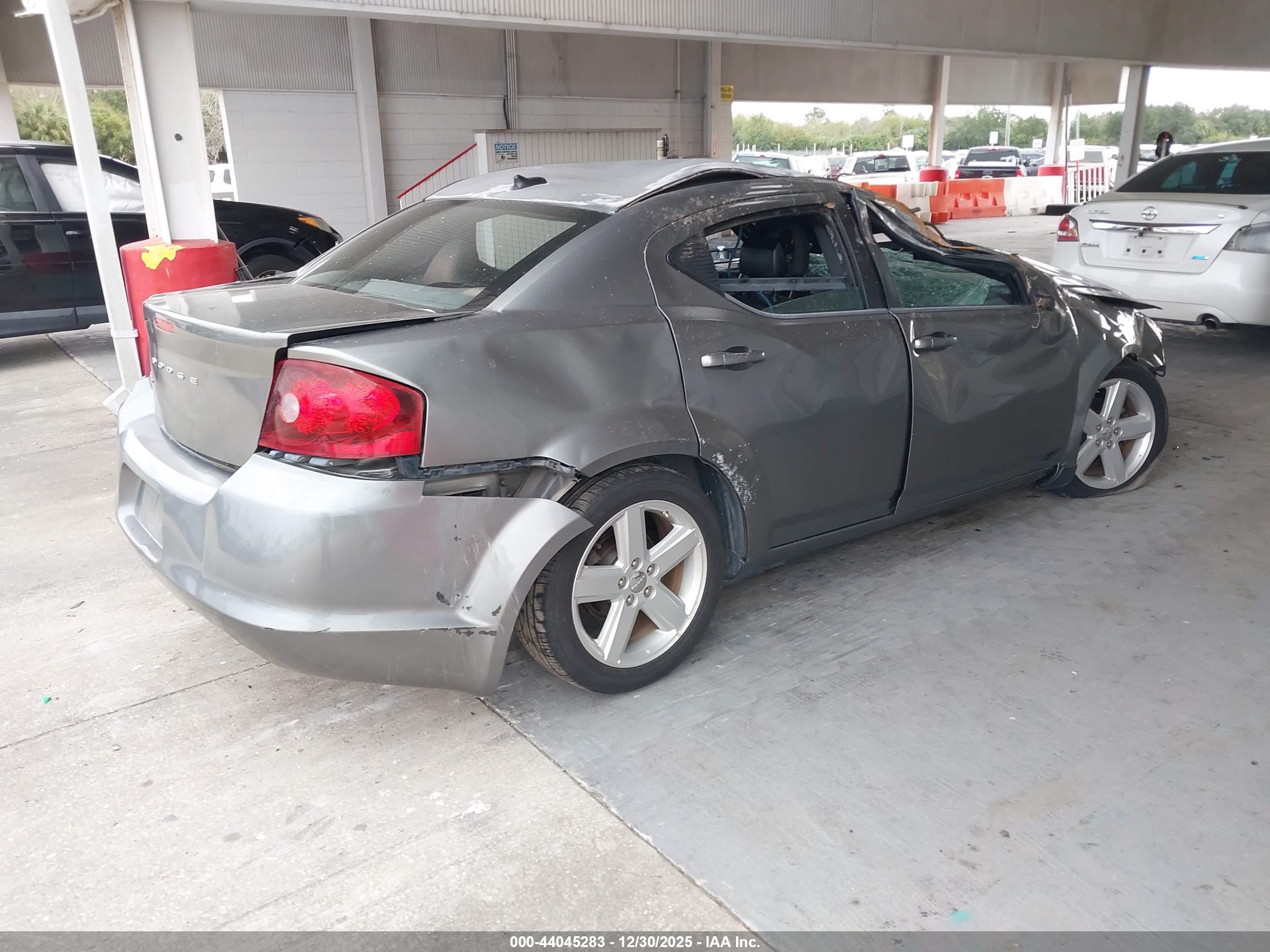 DODGE AVENGER image 4