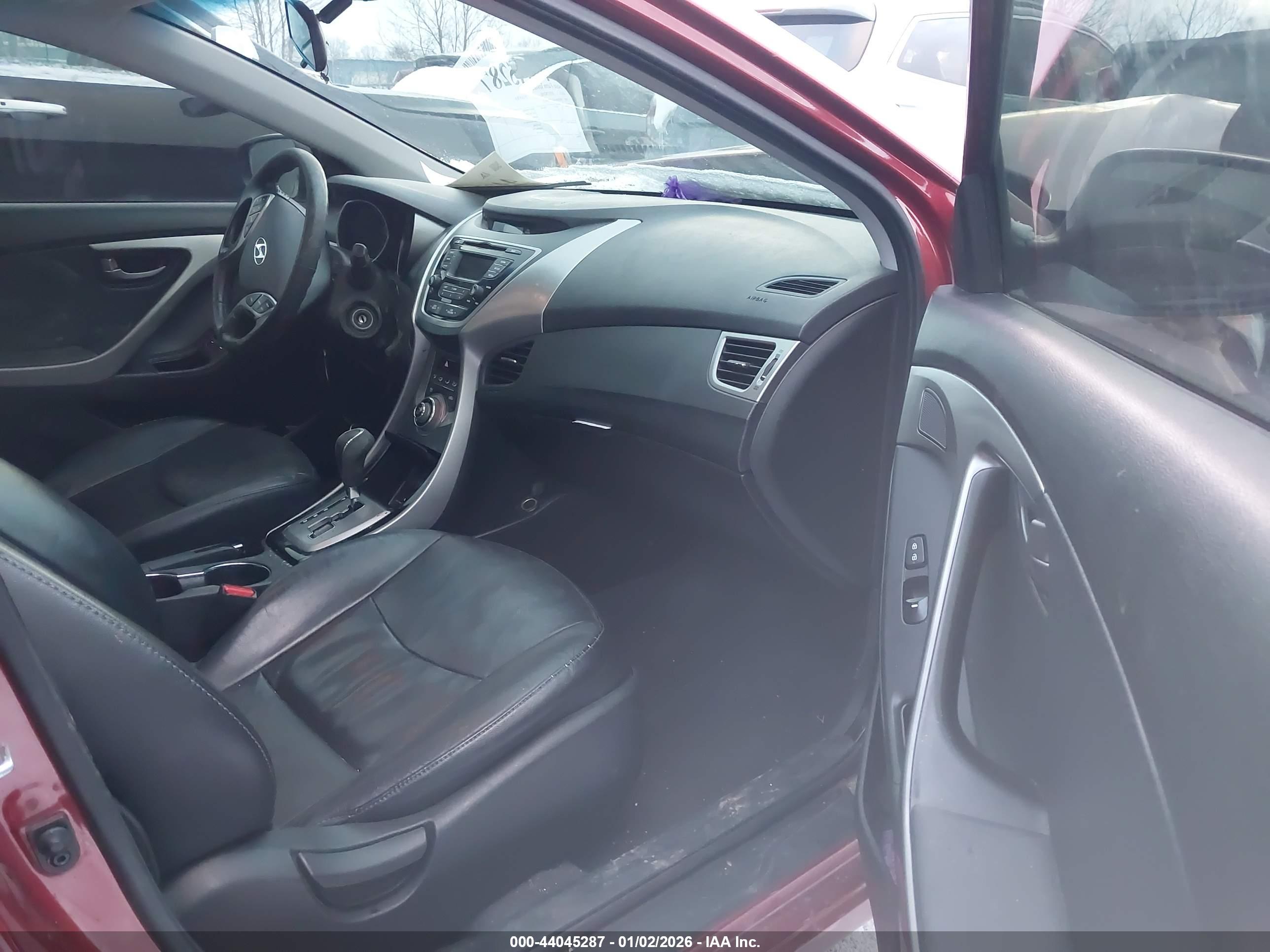 HYUNDAI ELANTRA image 5