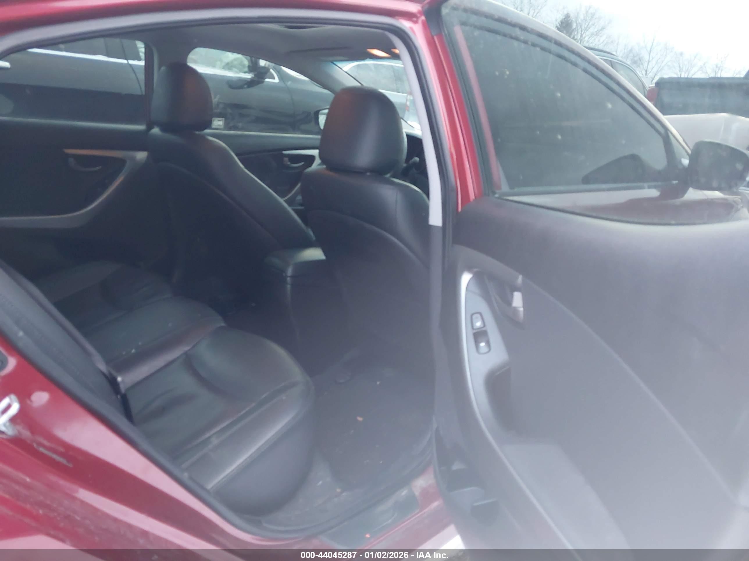 HYUNDAI ELANTRA image 8