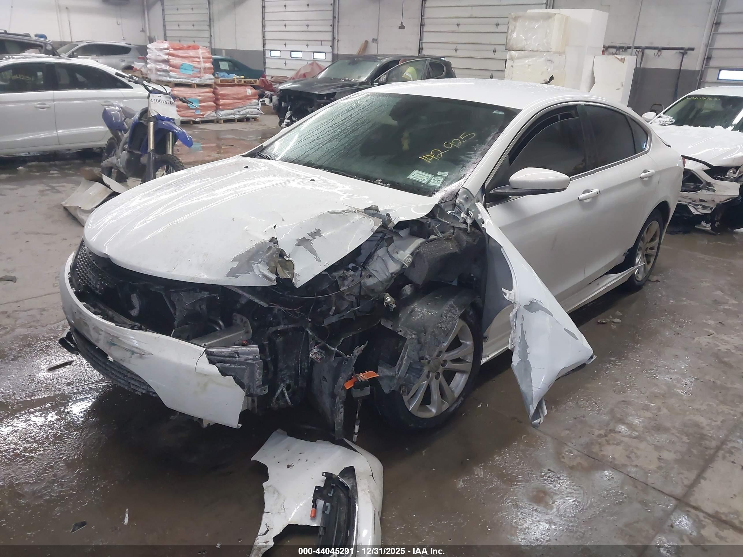 CHRYSLER 200 image 2