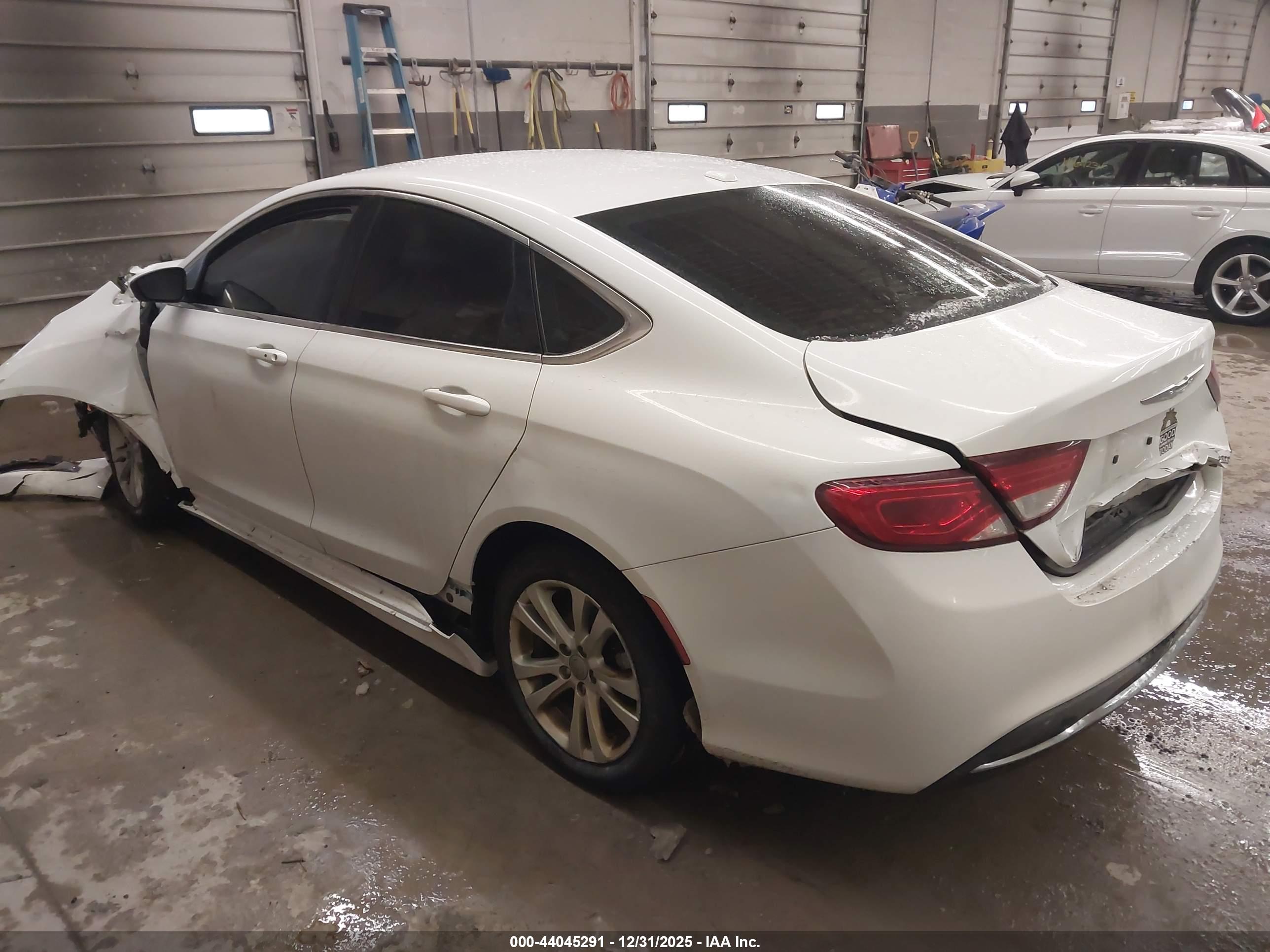 CHRYSLER 200 image 3
