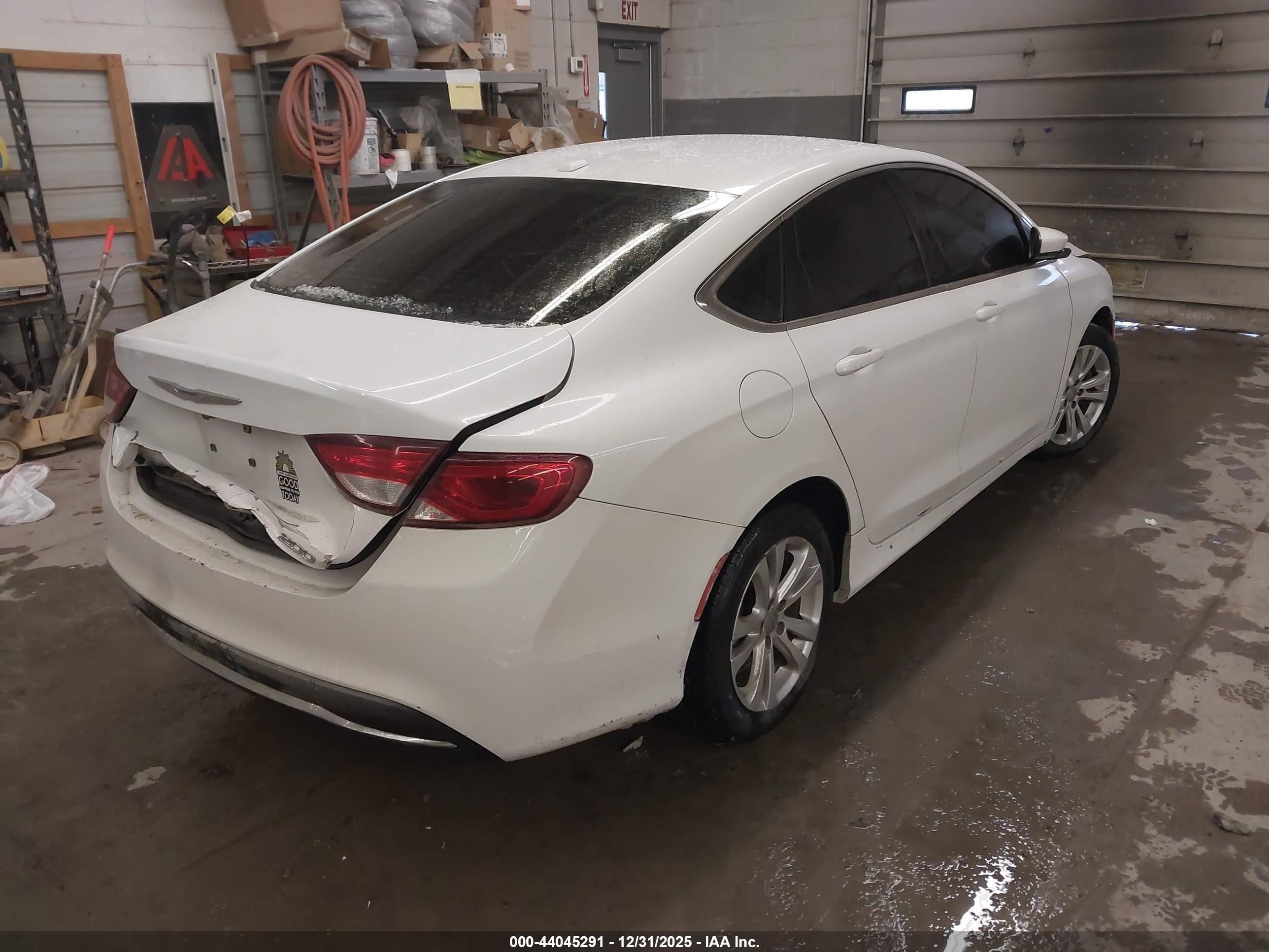 CHRYSLER 200 image 4