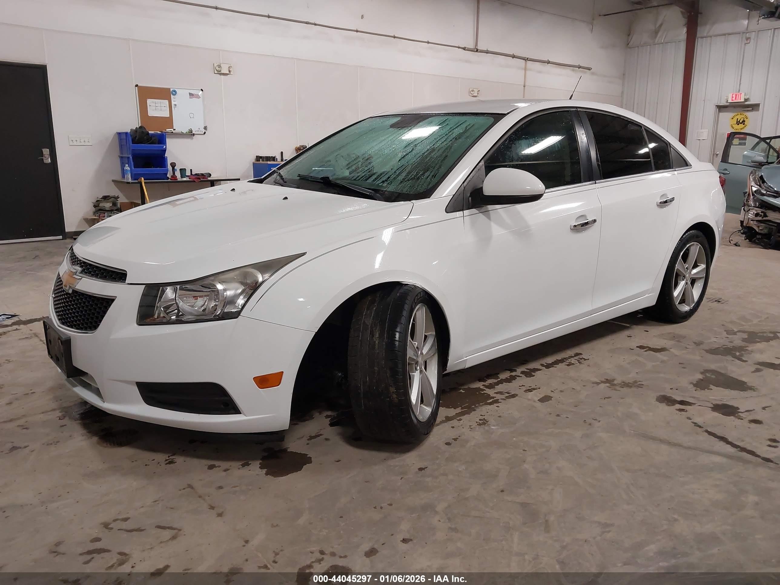 CHEVROLET CRUZE image 2