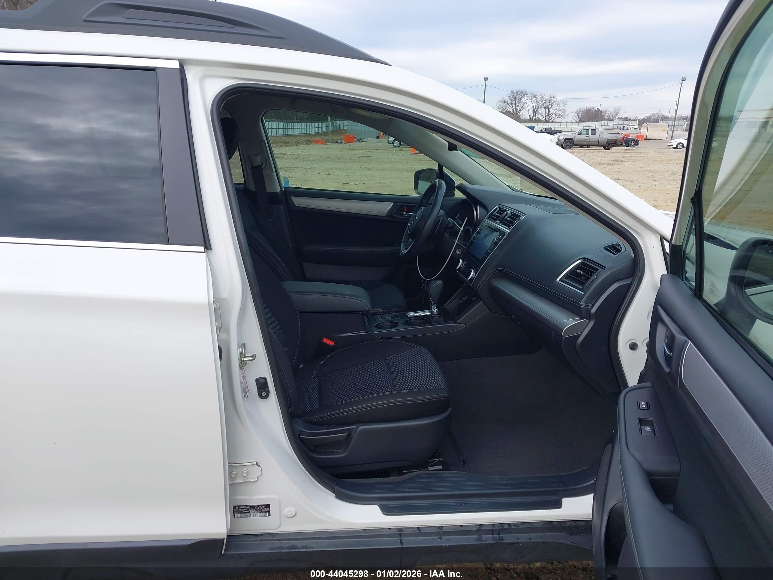 SUBARU OUTBACK image 5