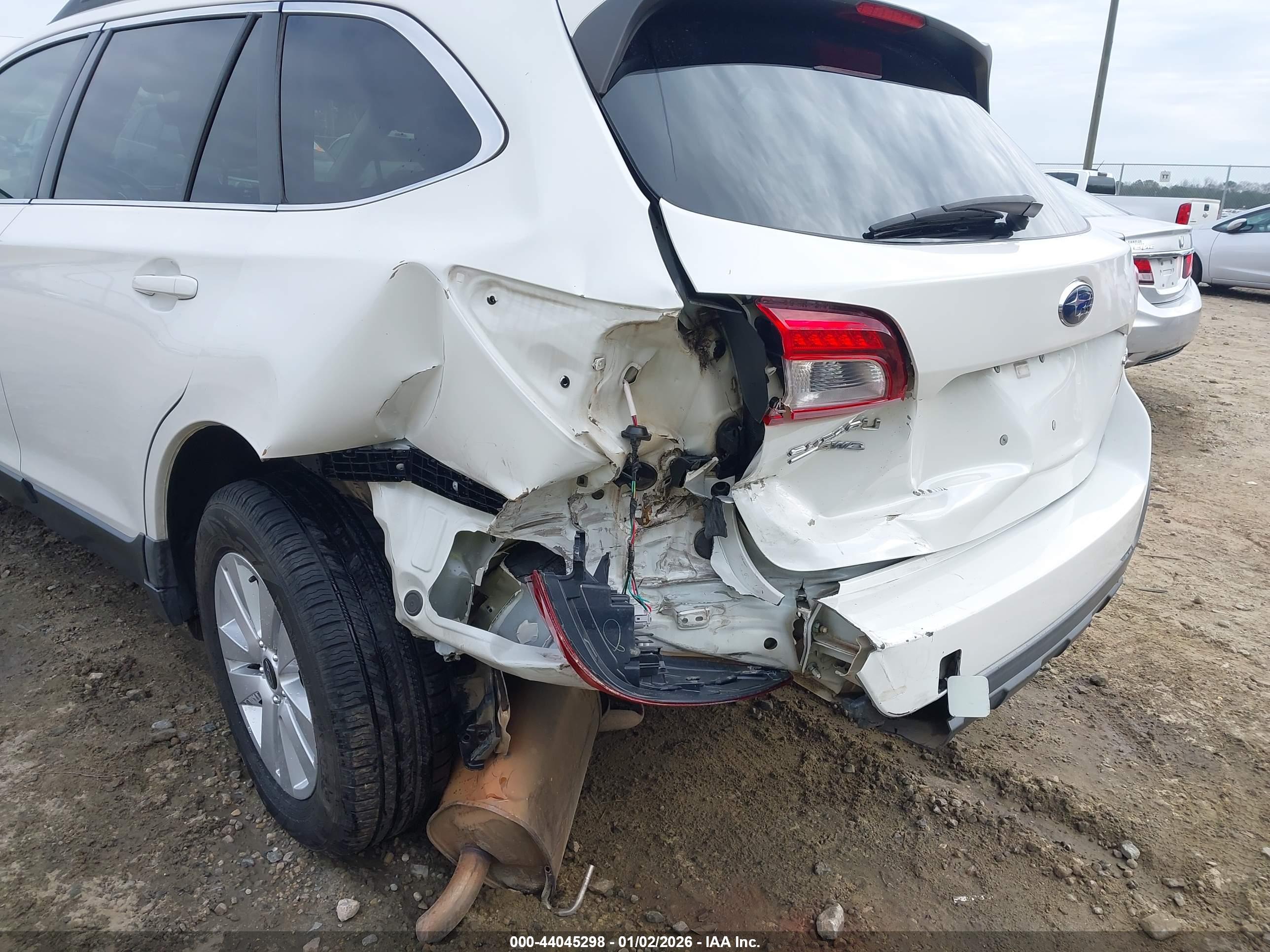 SUBARU OUTBACK image 6