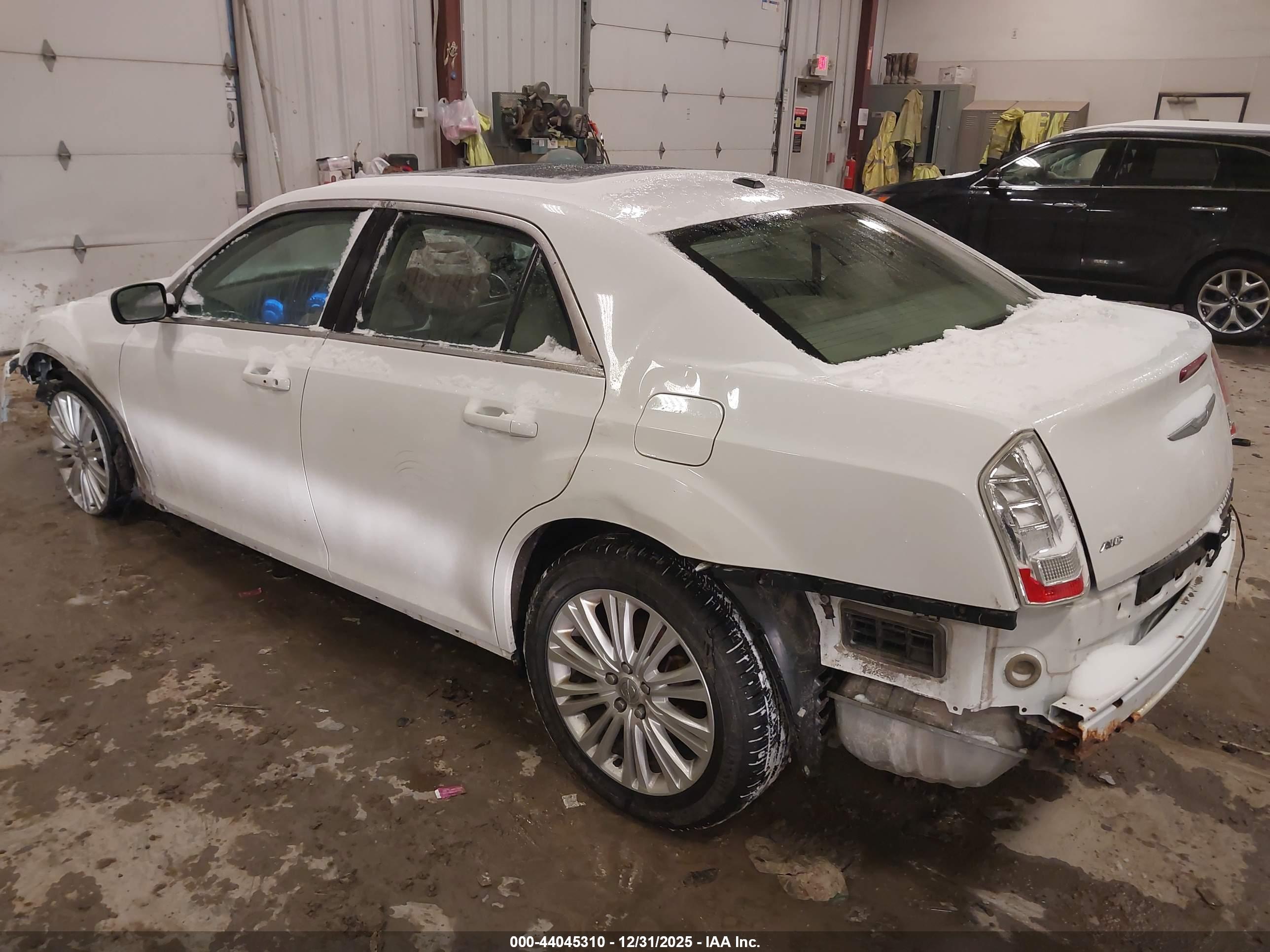 CHRYSLER 300 image 3
