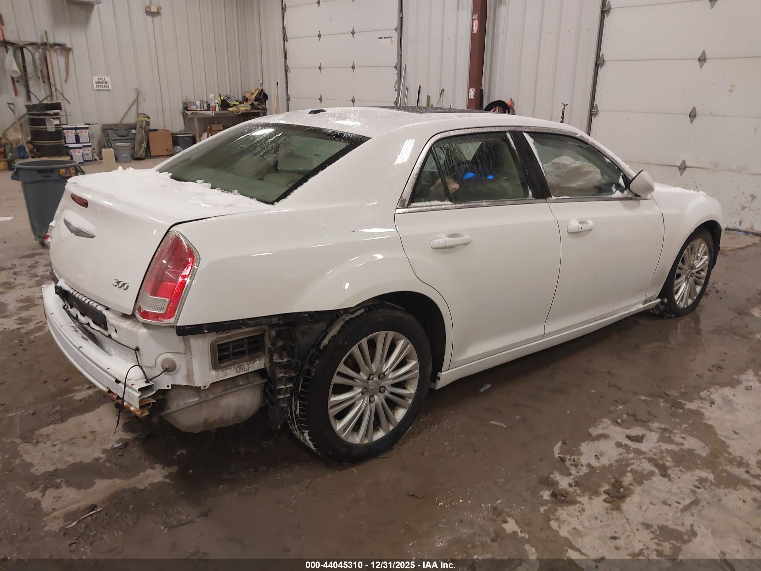 CHRYSLER 300 image 4