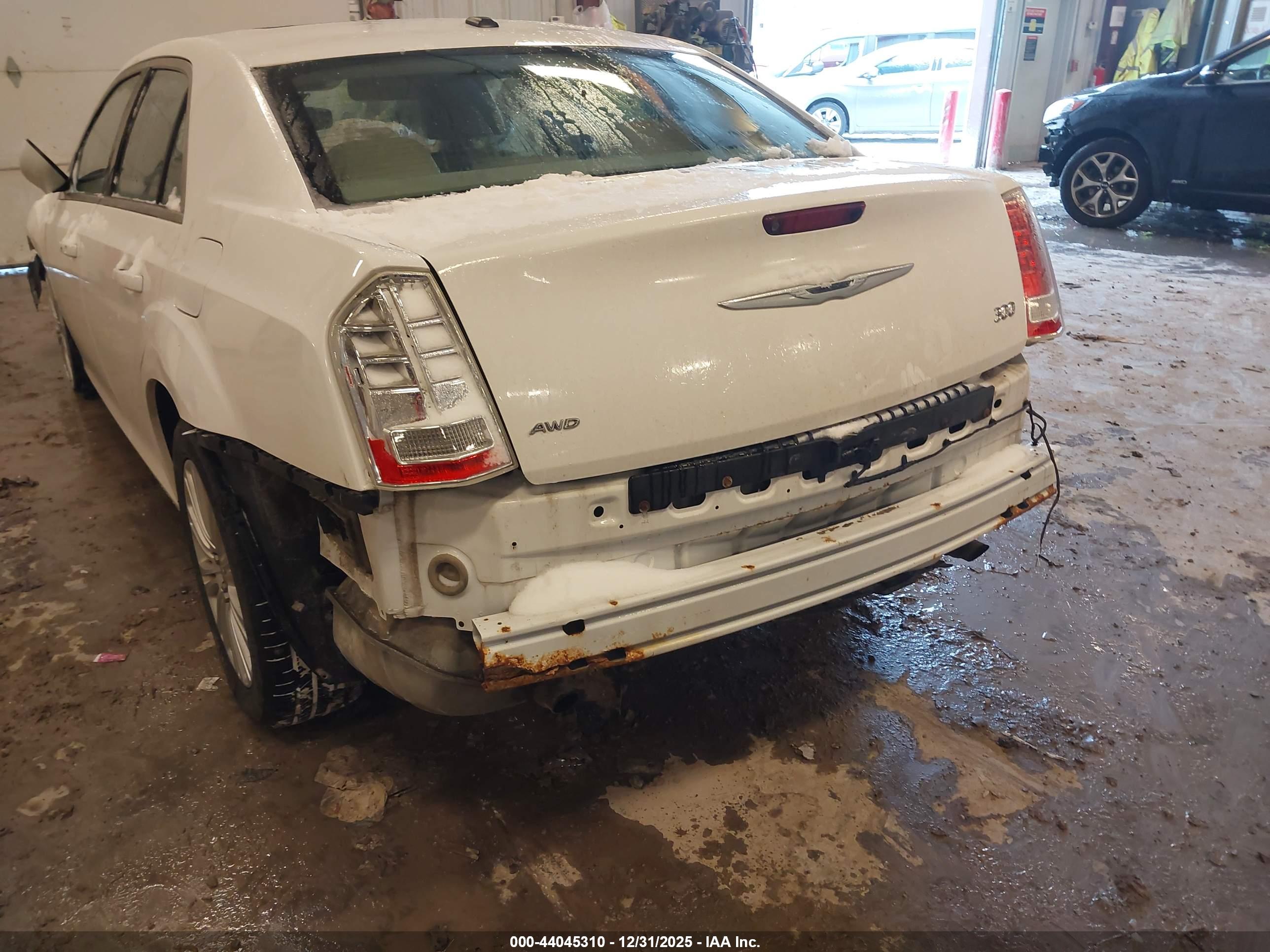 CHRYSLER 300 image 6
