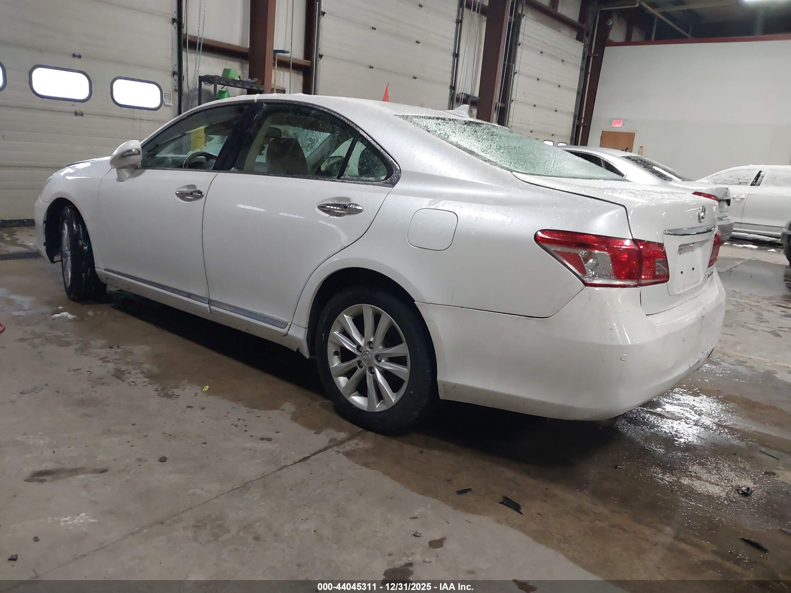LEXUS ES image 3