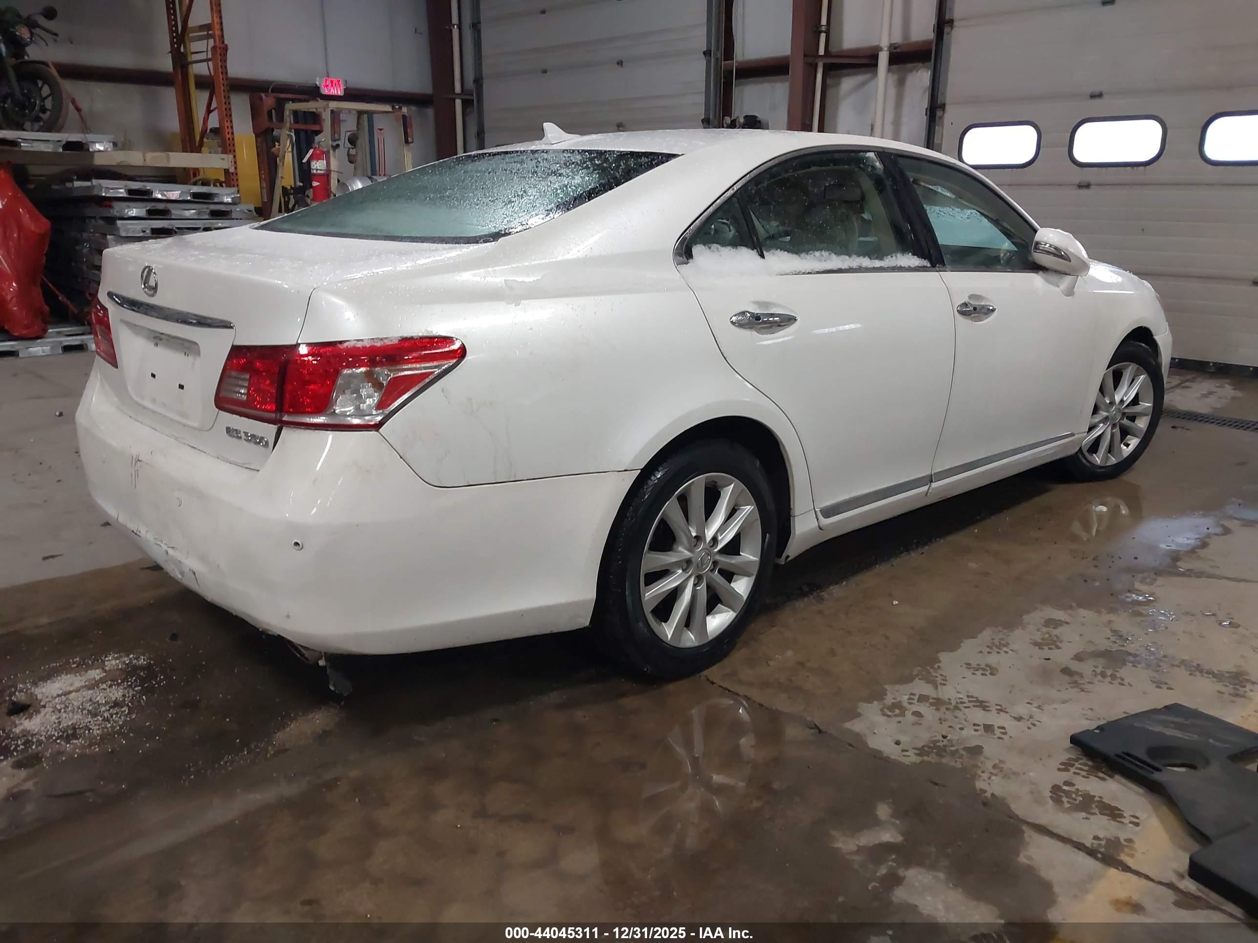 LEXUS ES image 4