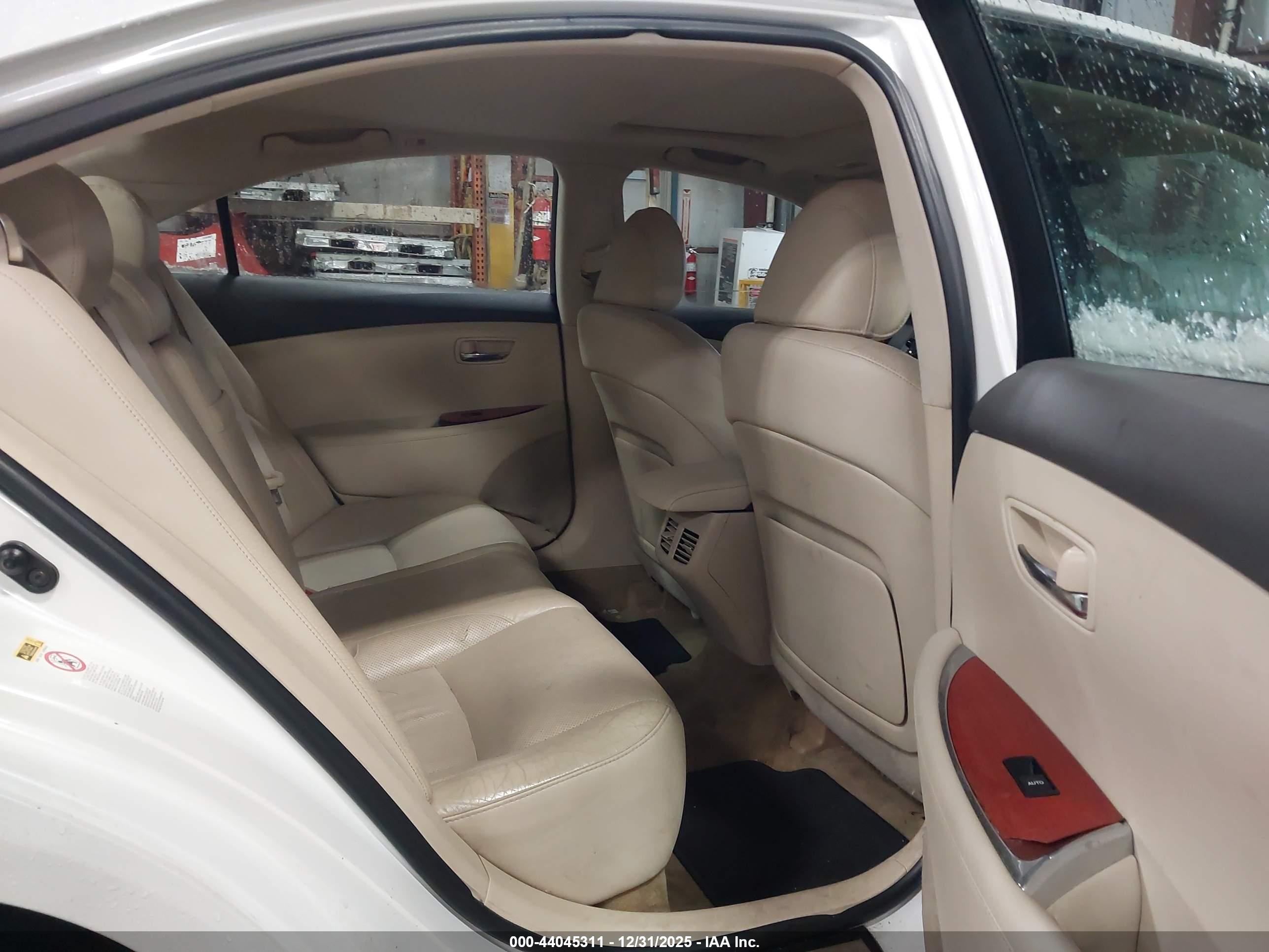LEXUS ES image 8
