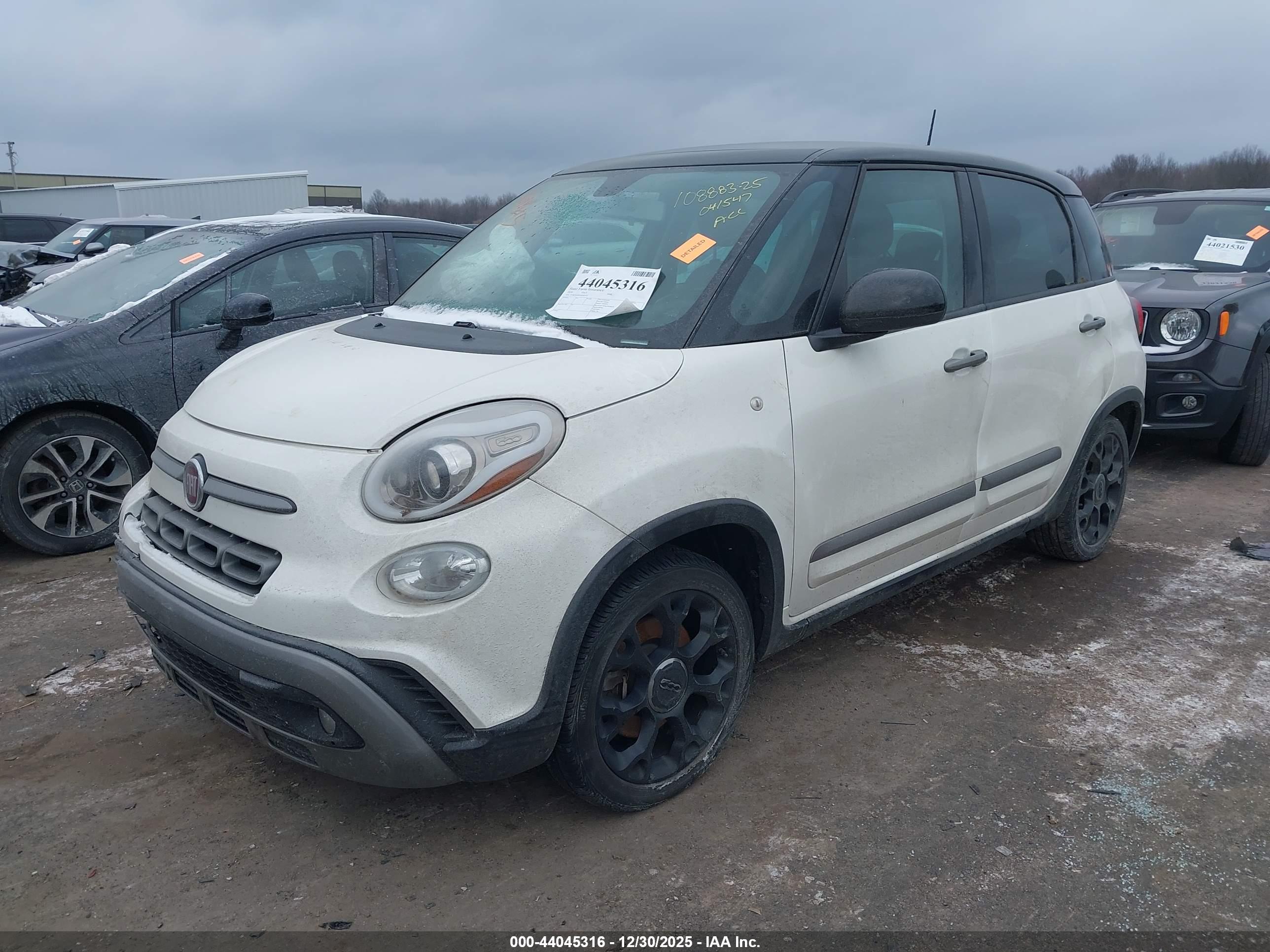 FIAT 500L image 2