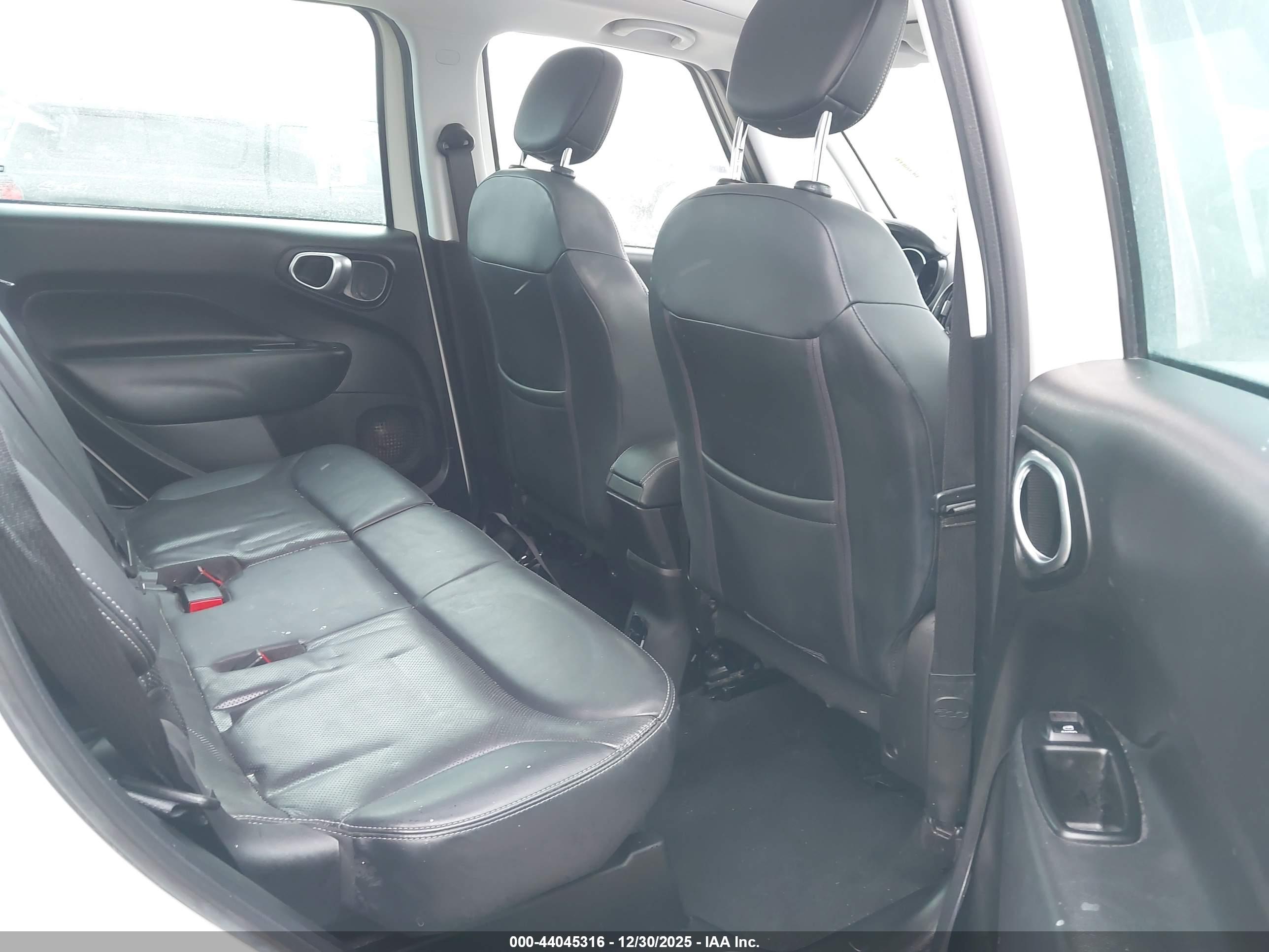 FIAT 500L image 8