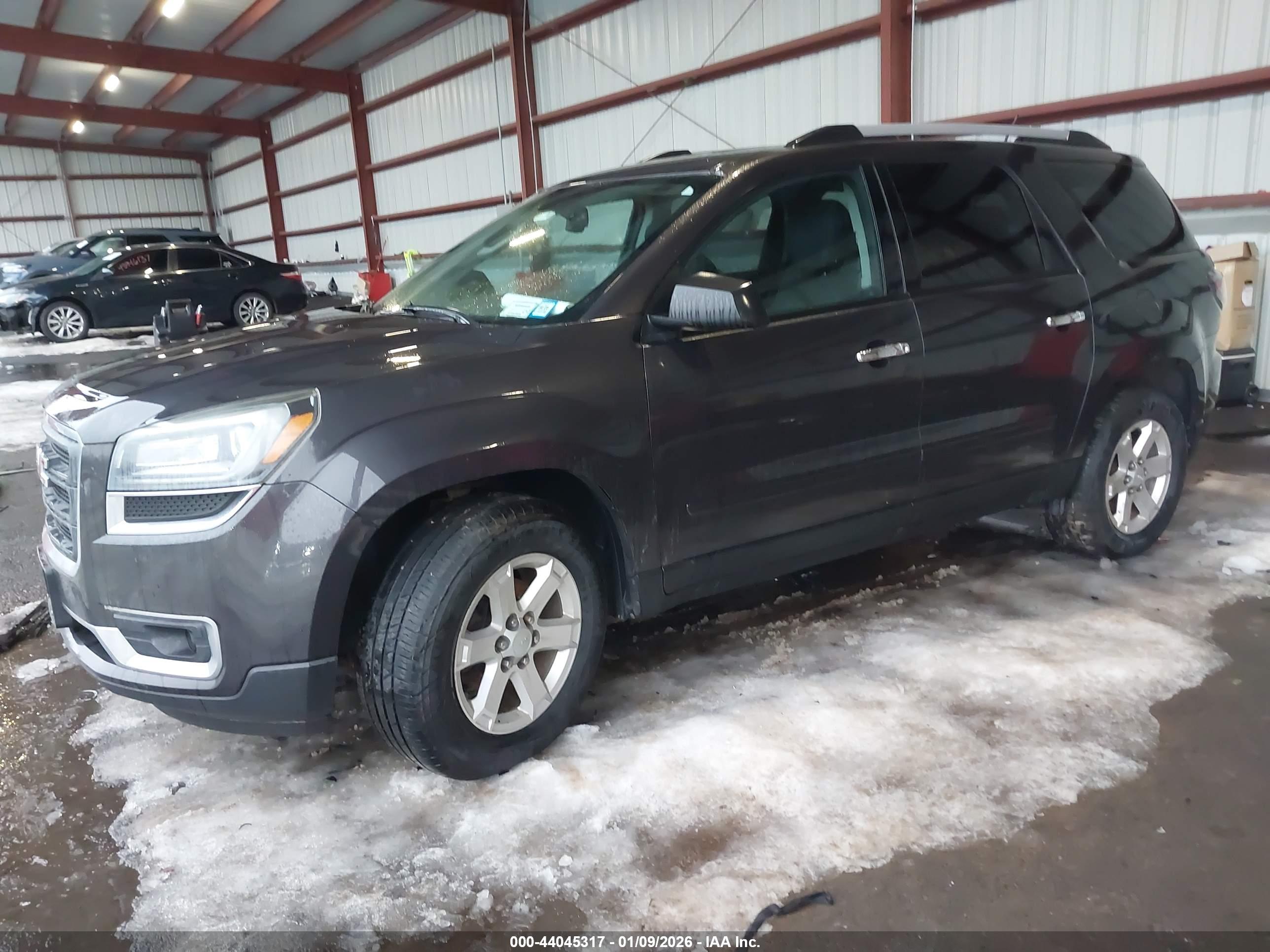 GMC ACADIA image 2