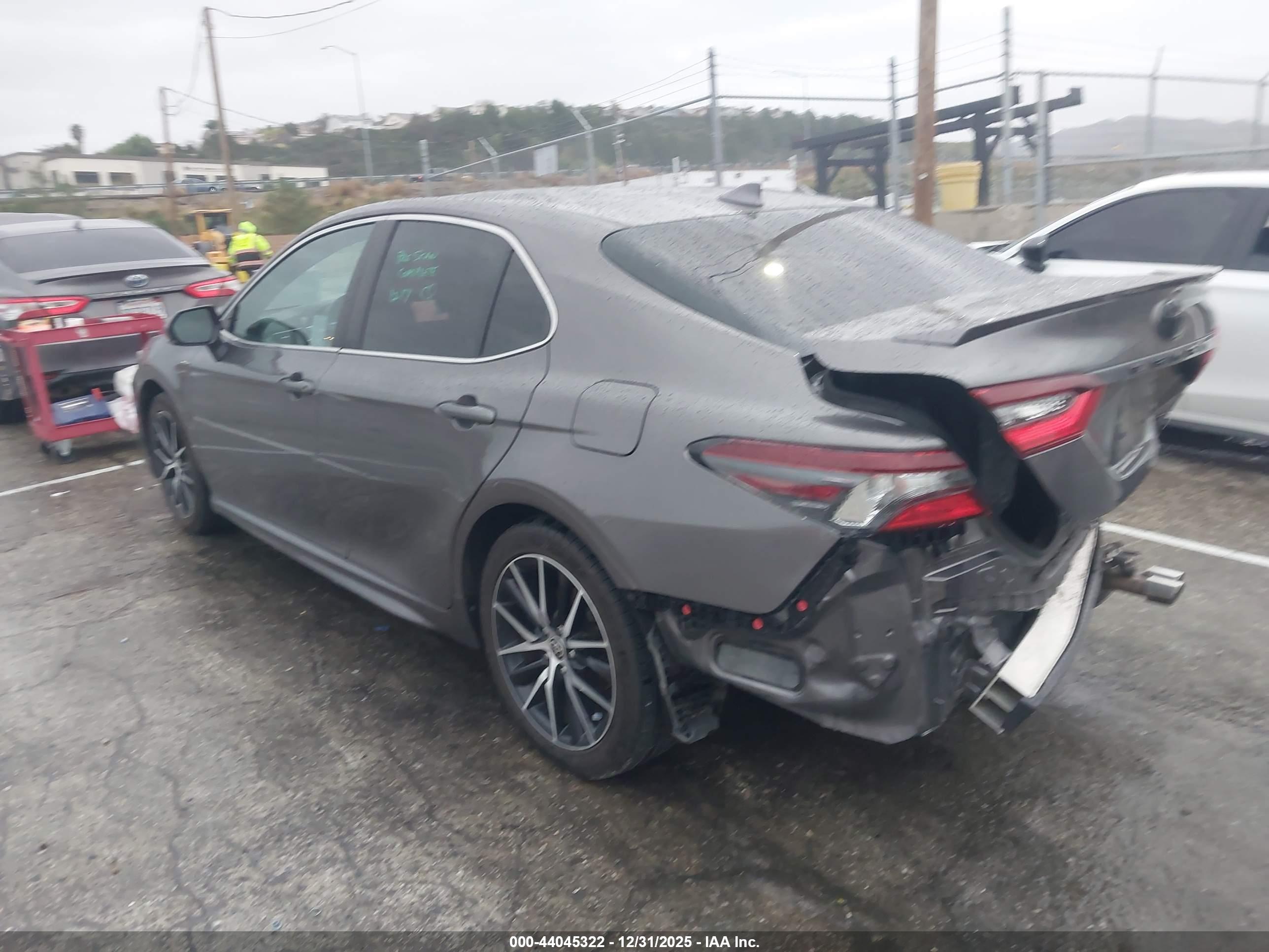 TOYOTA CAMRY image 3