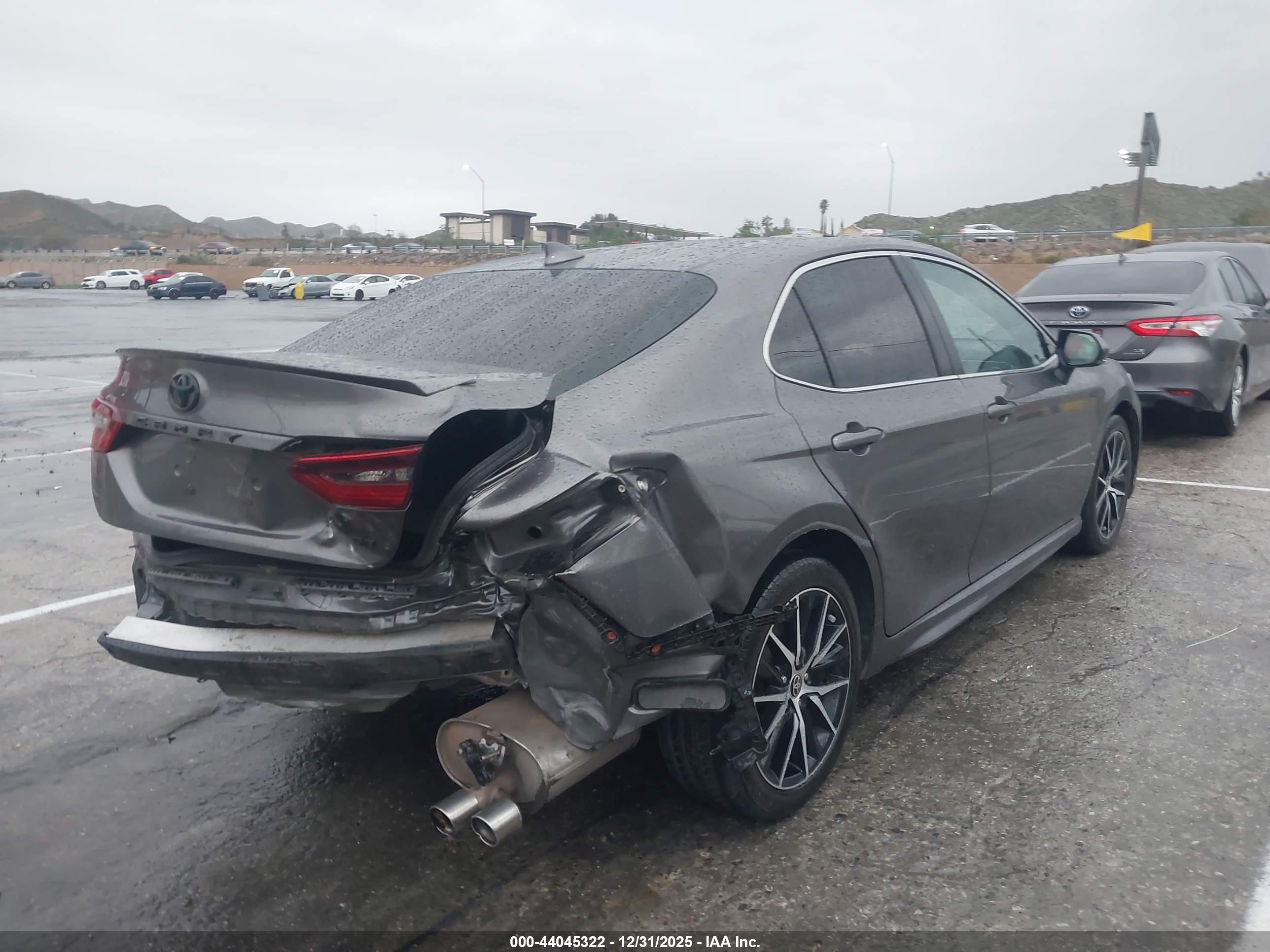 TOYOTA CAMRY image 4