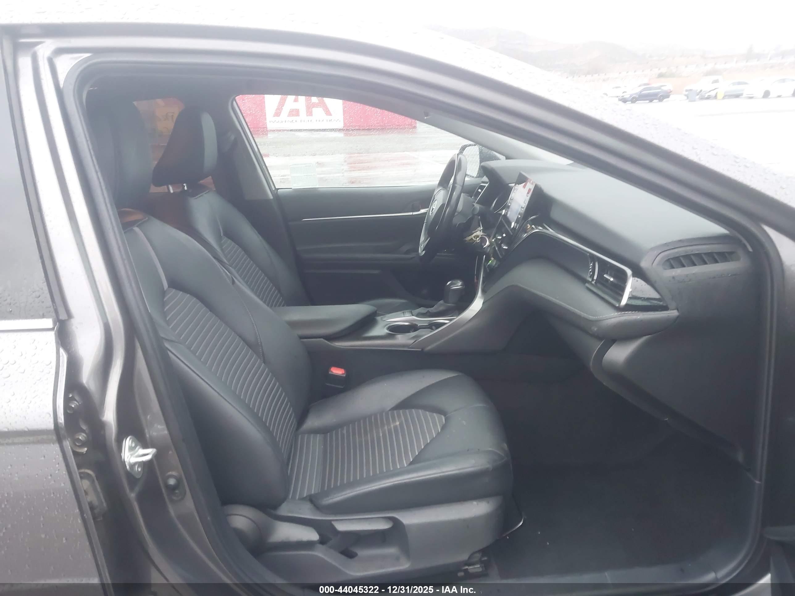 TOYOTA CAMRY image 5