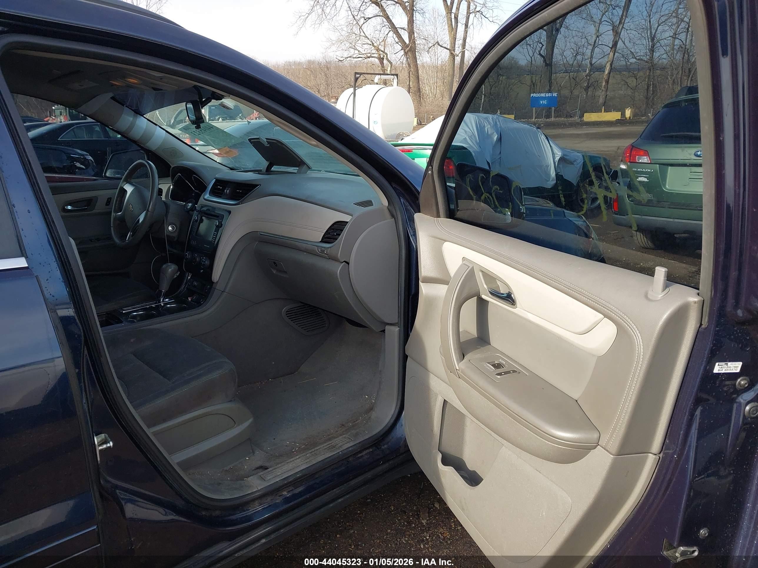 CHEVROLET TRAVERSE image 5