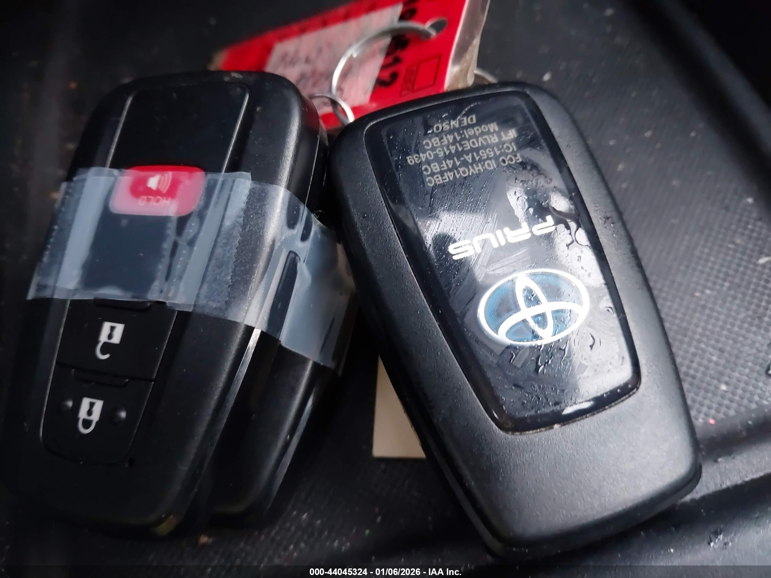 TOYOTA PRIUS image 11