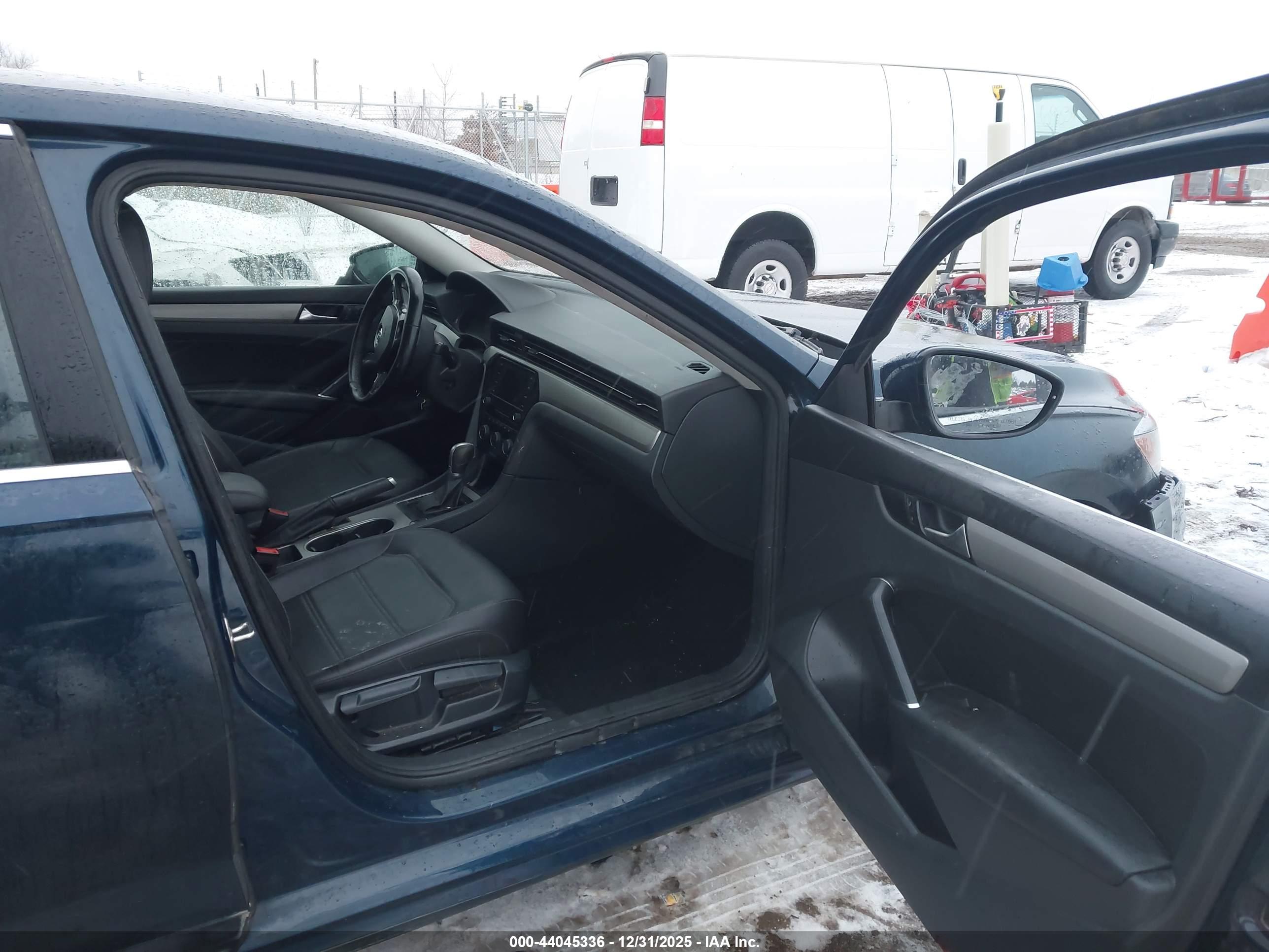 VOLKSWAGEN PASSAT image 5