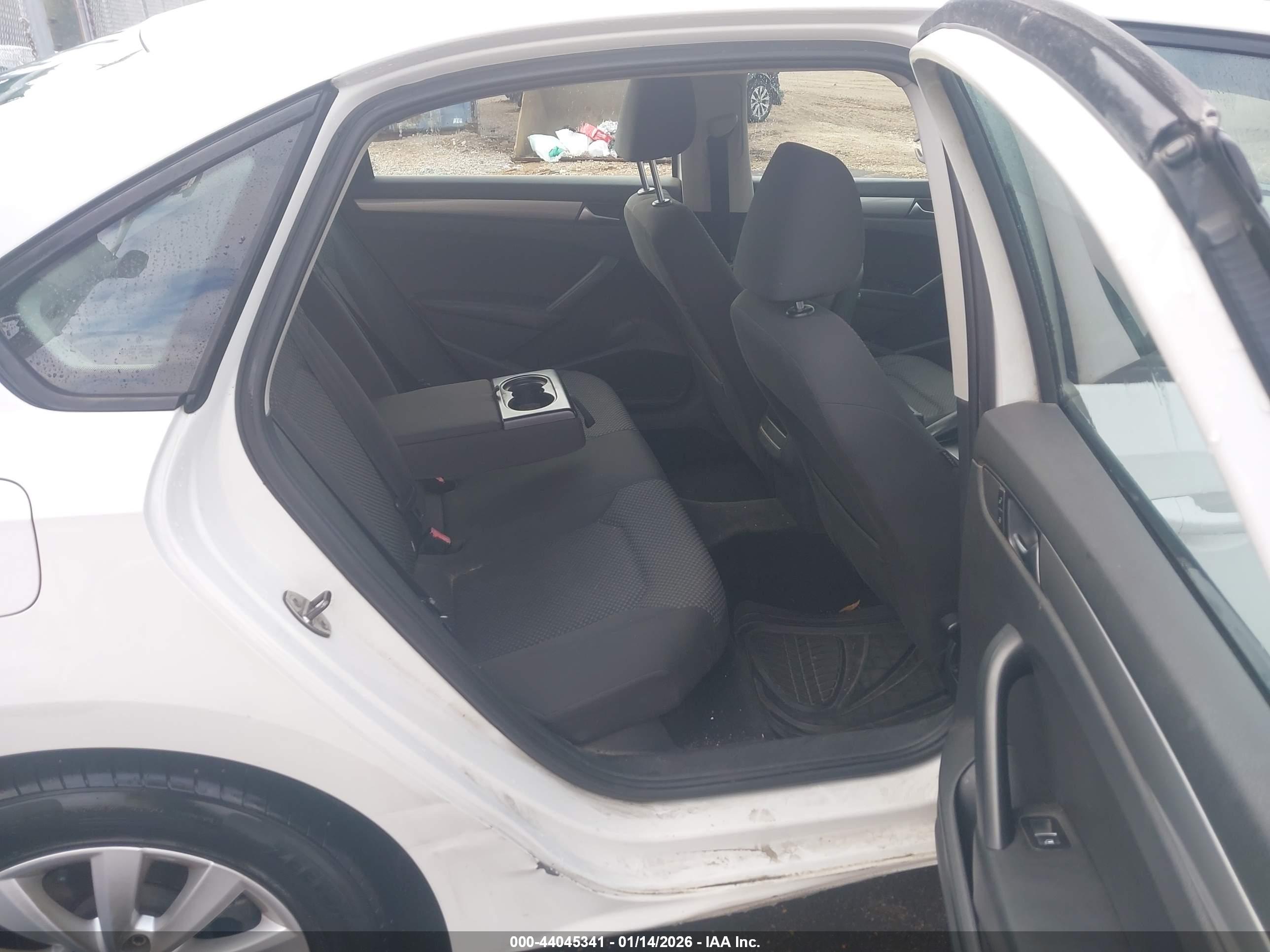 VOLKSWAGEN PASSAT image 8