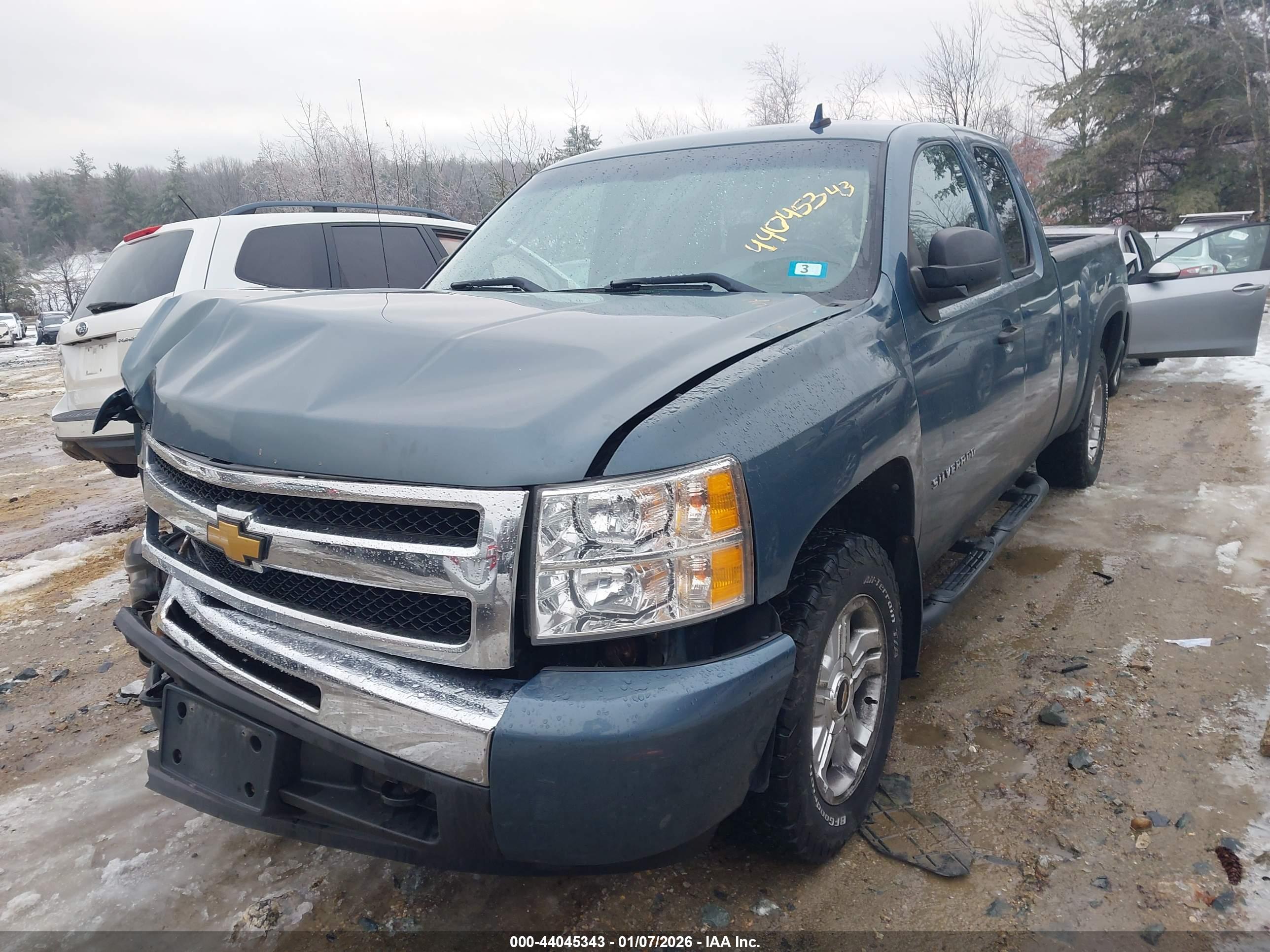 CHEVROLET SILVERADO image 2