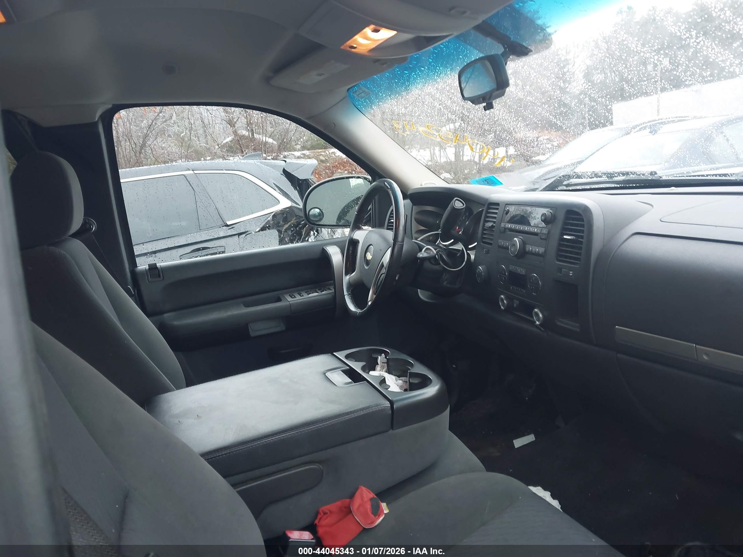 CHEVROLET SILVERADO image 5