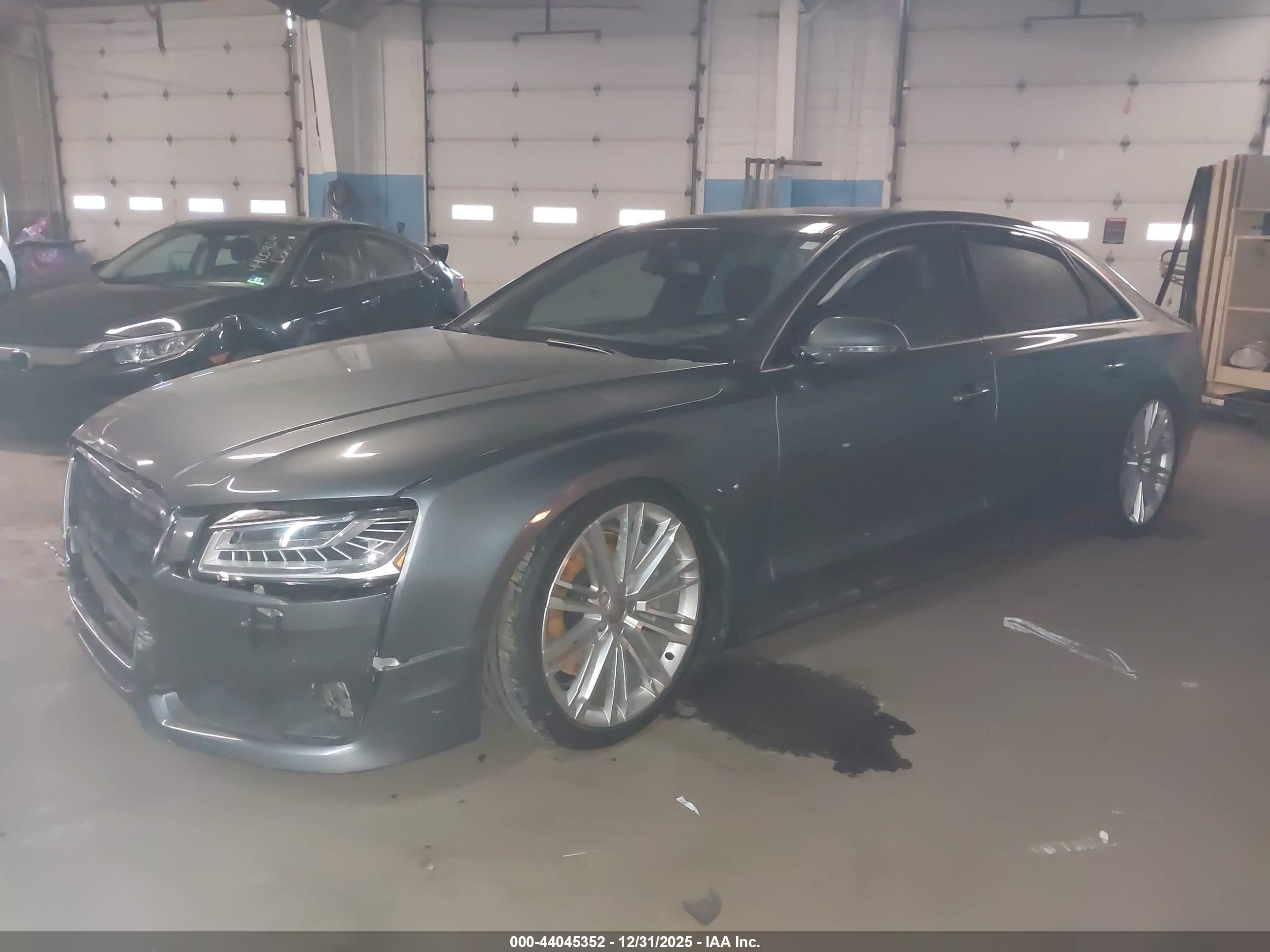 AUDI A8 image 2
