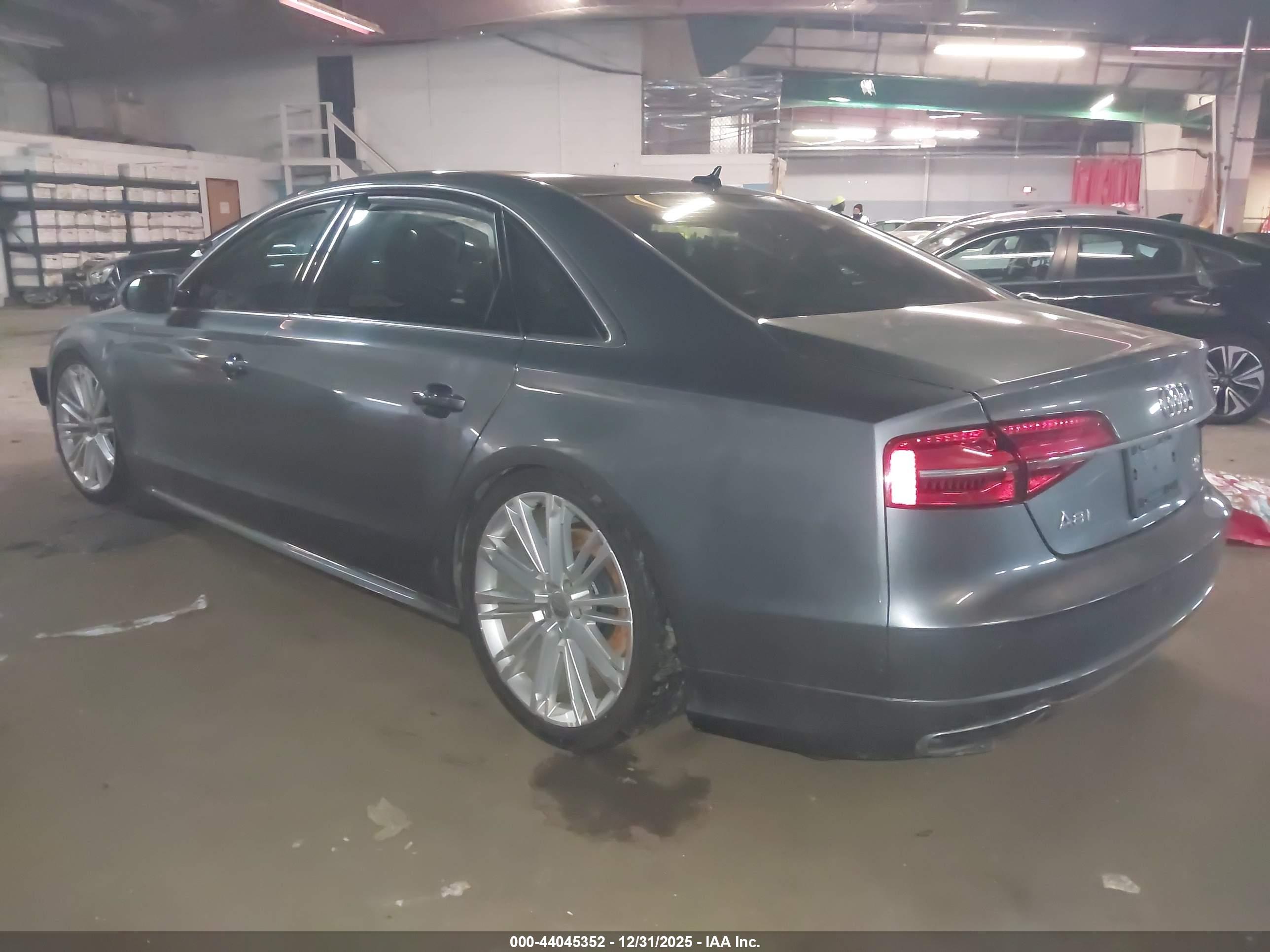 AUDI A8 image 3