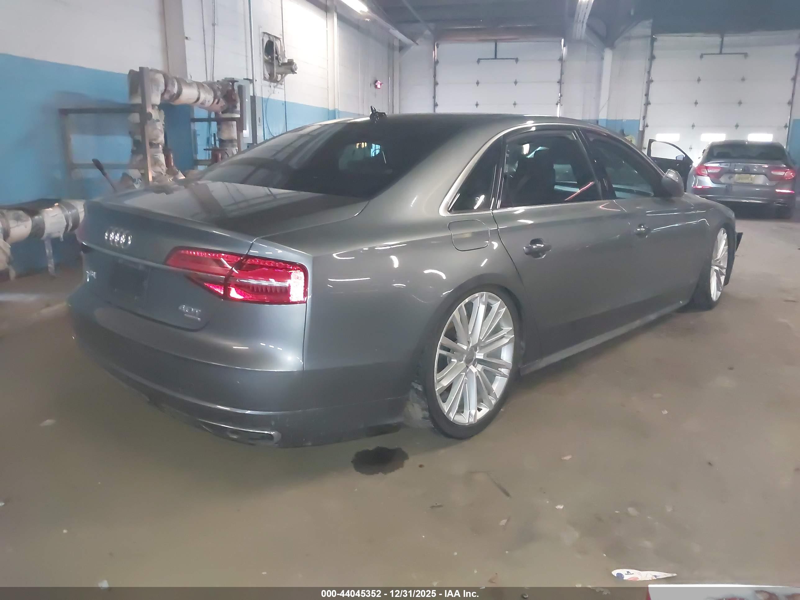 AUDI A8 image 4