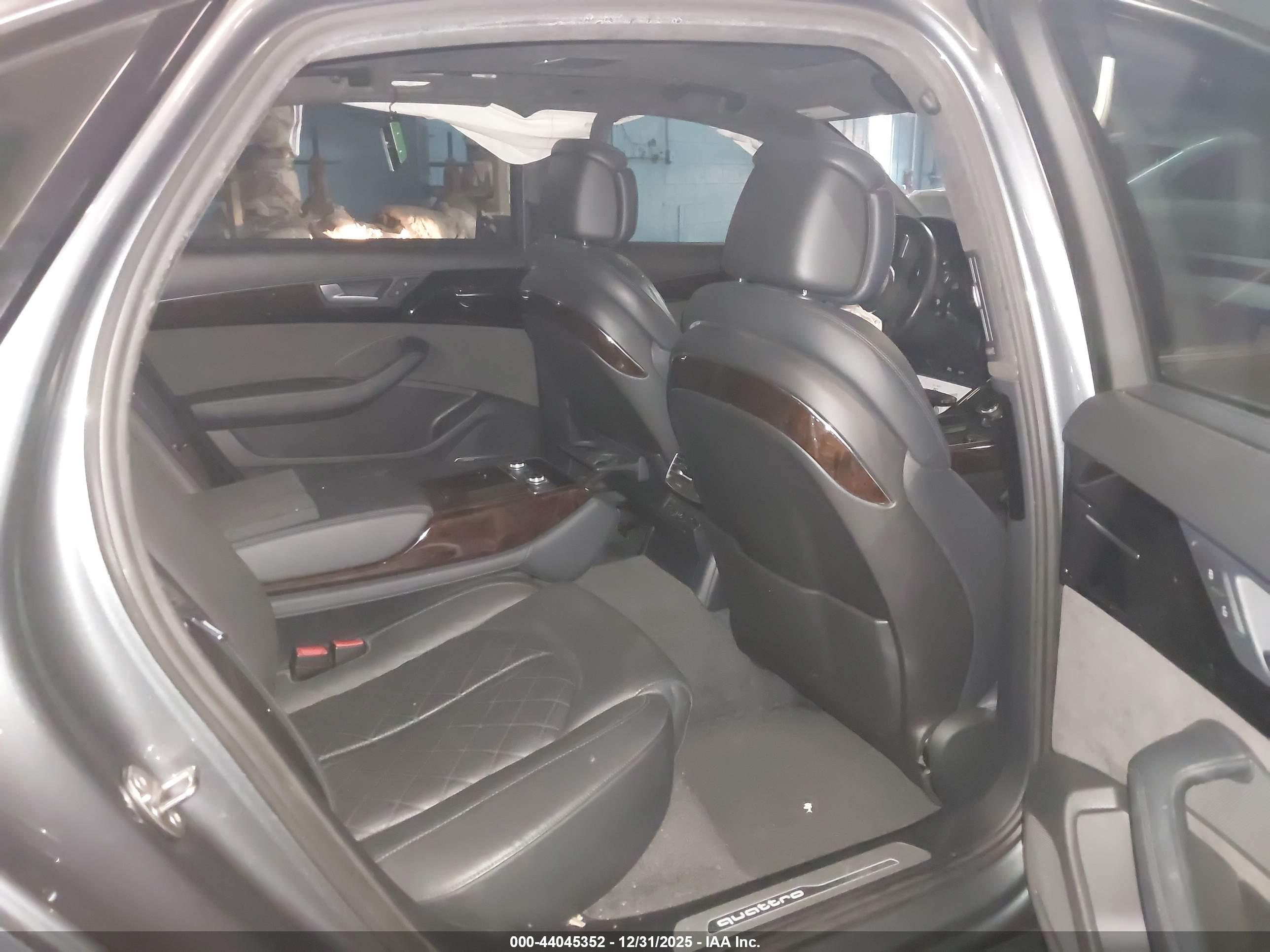 AUDI A8 image 8