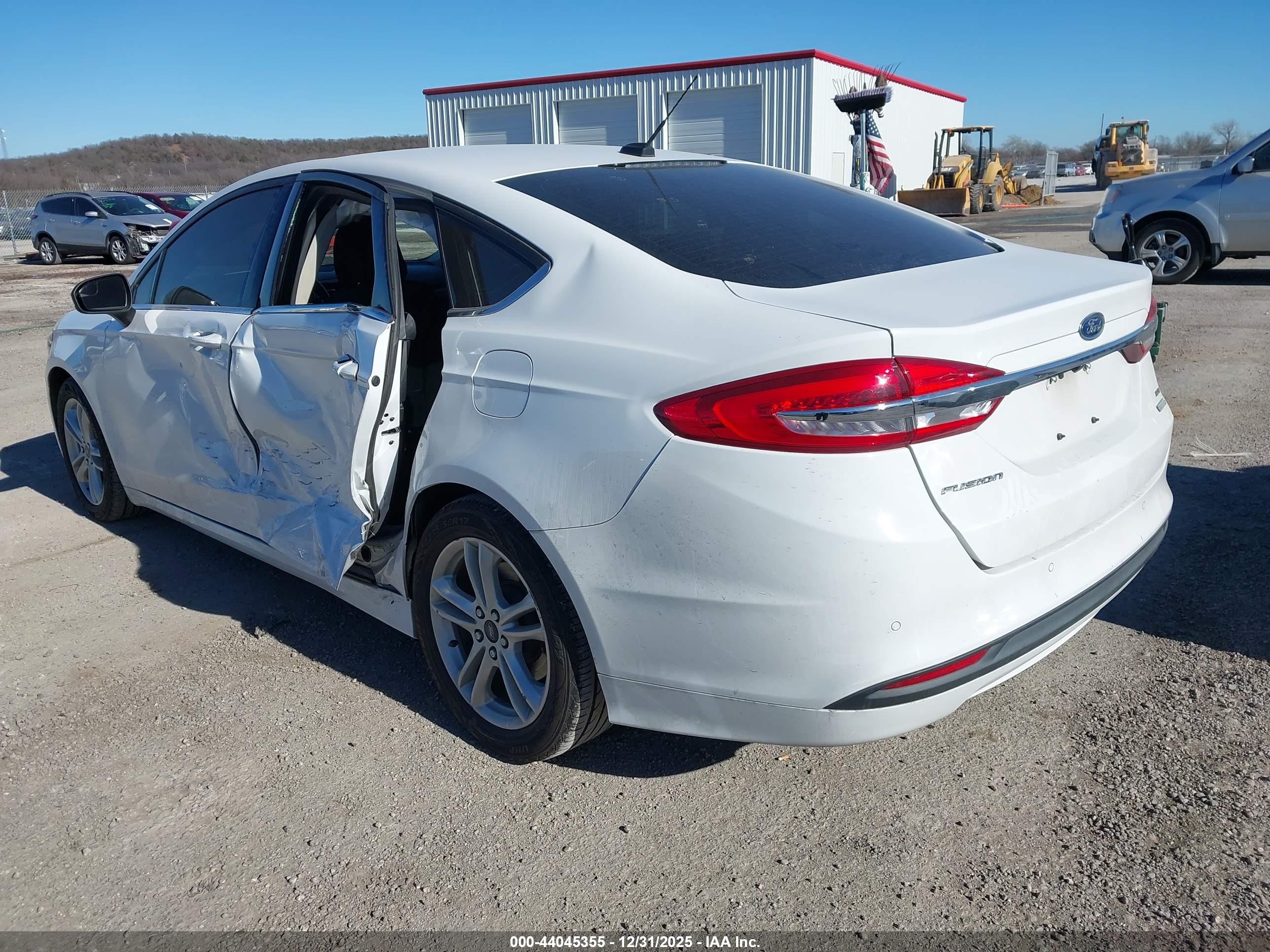 FORD FUSION image 3