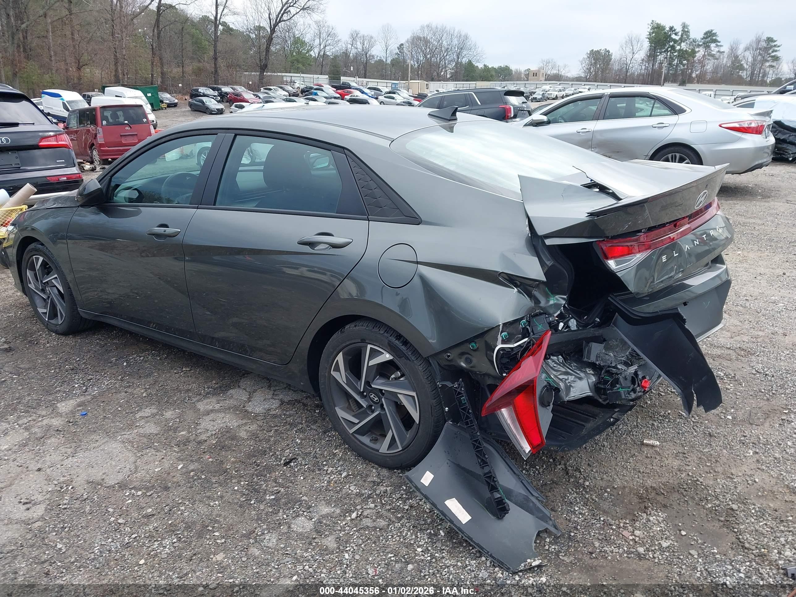 HYUNDAI ELANTRA image 6