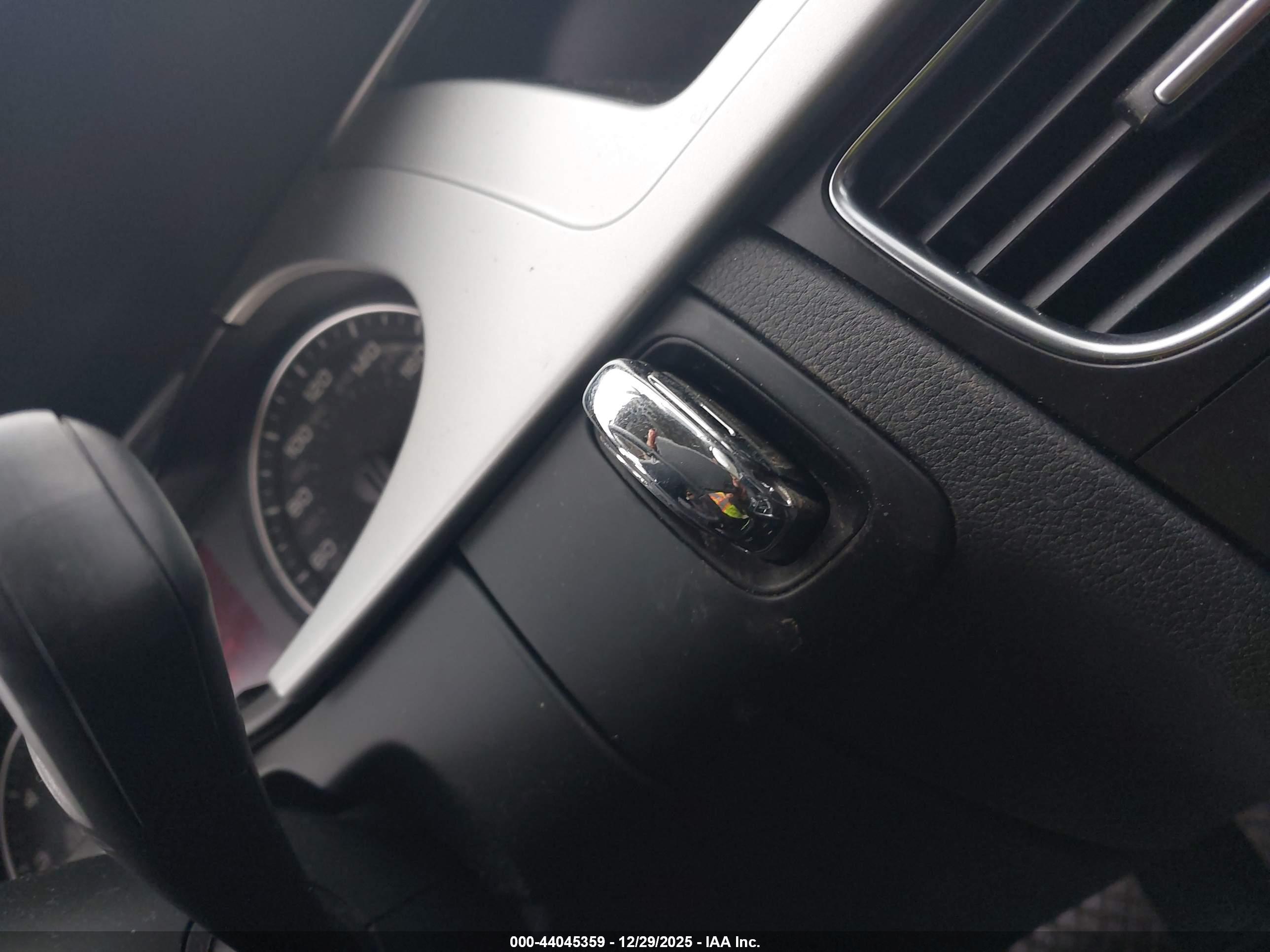 AUDI A4 image 11