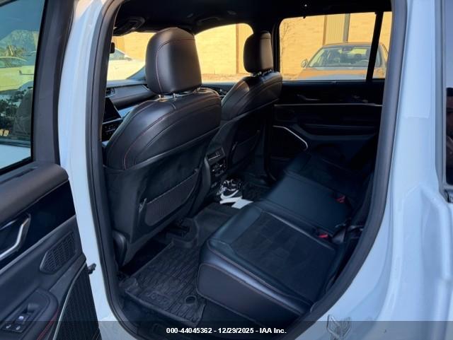 JEEP GRAND image 8