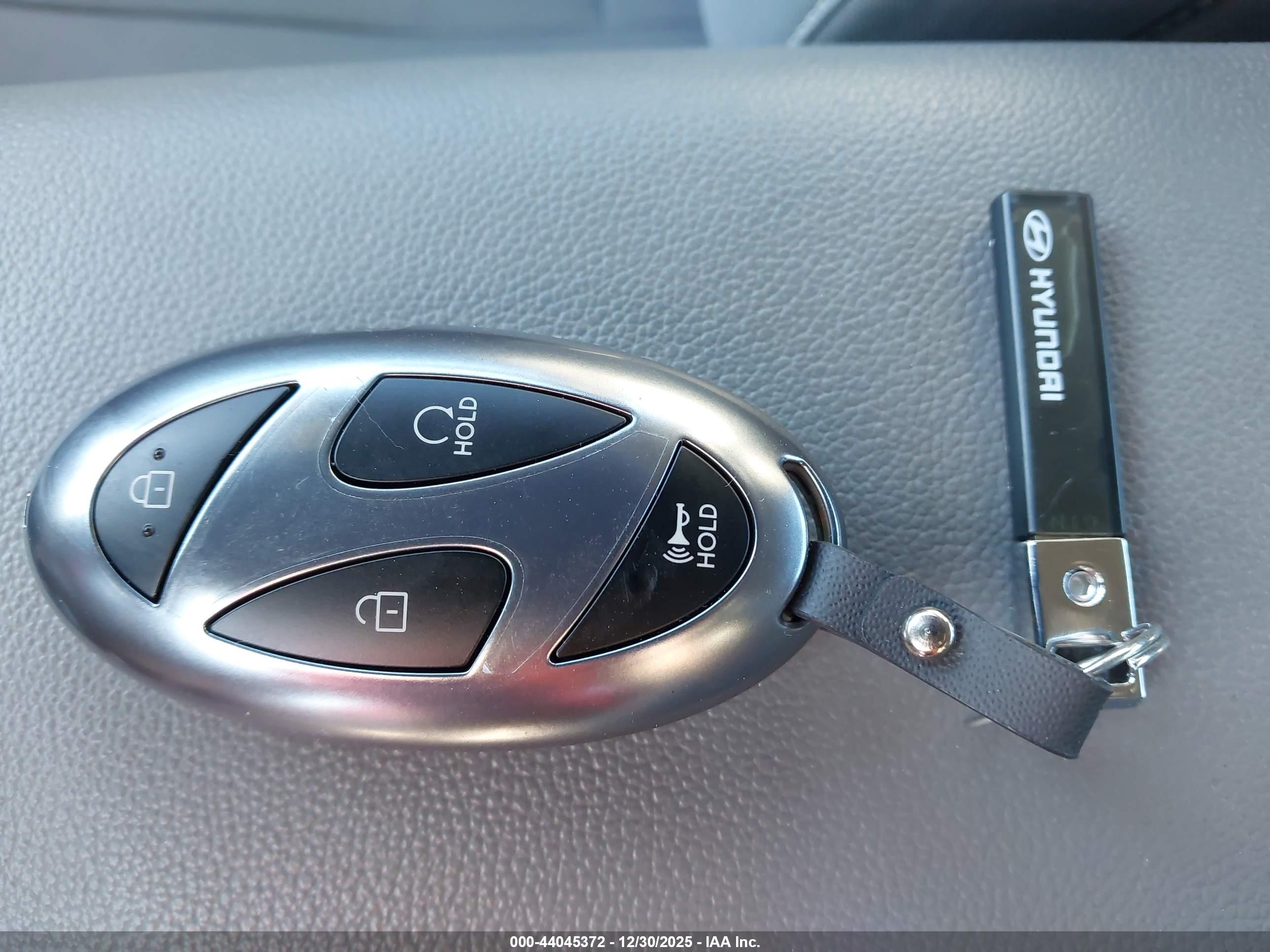 HYUNDAI ELANTRA image 11