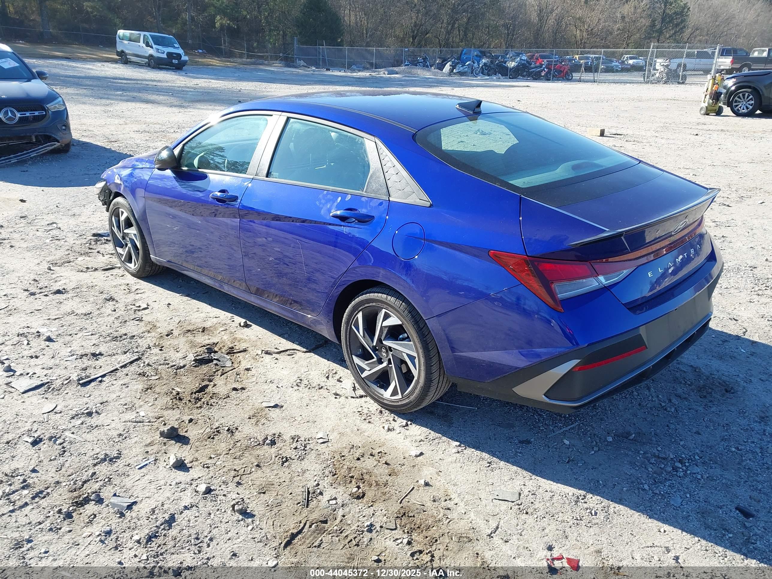 HYUNDAI ELANTRA image 3