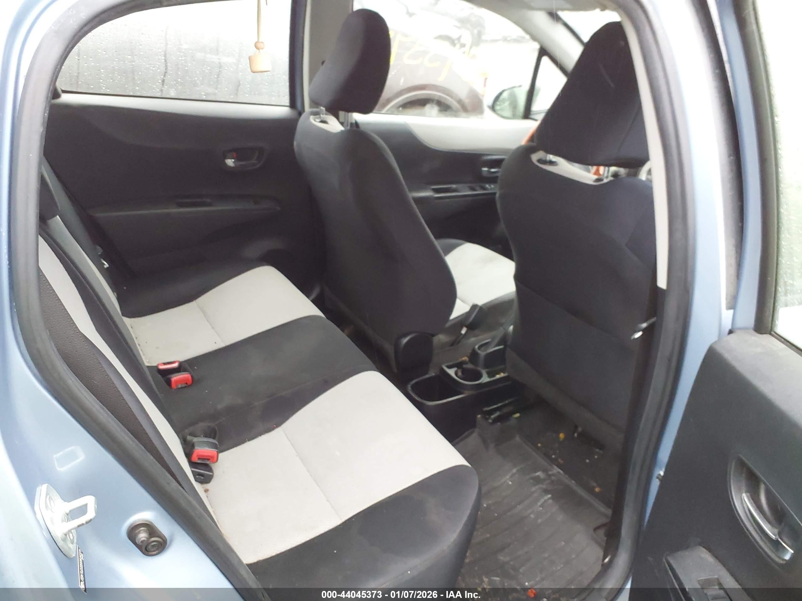 TOYOTA YARIS image 8