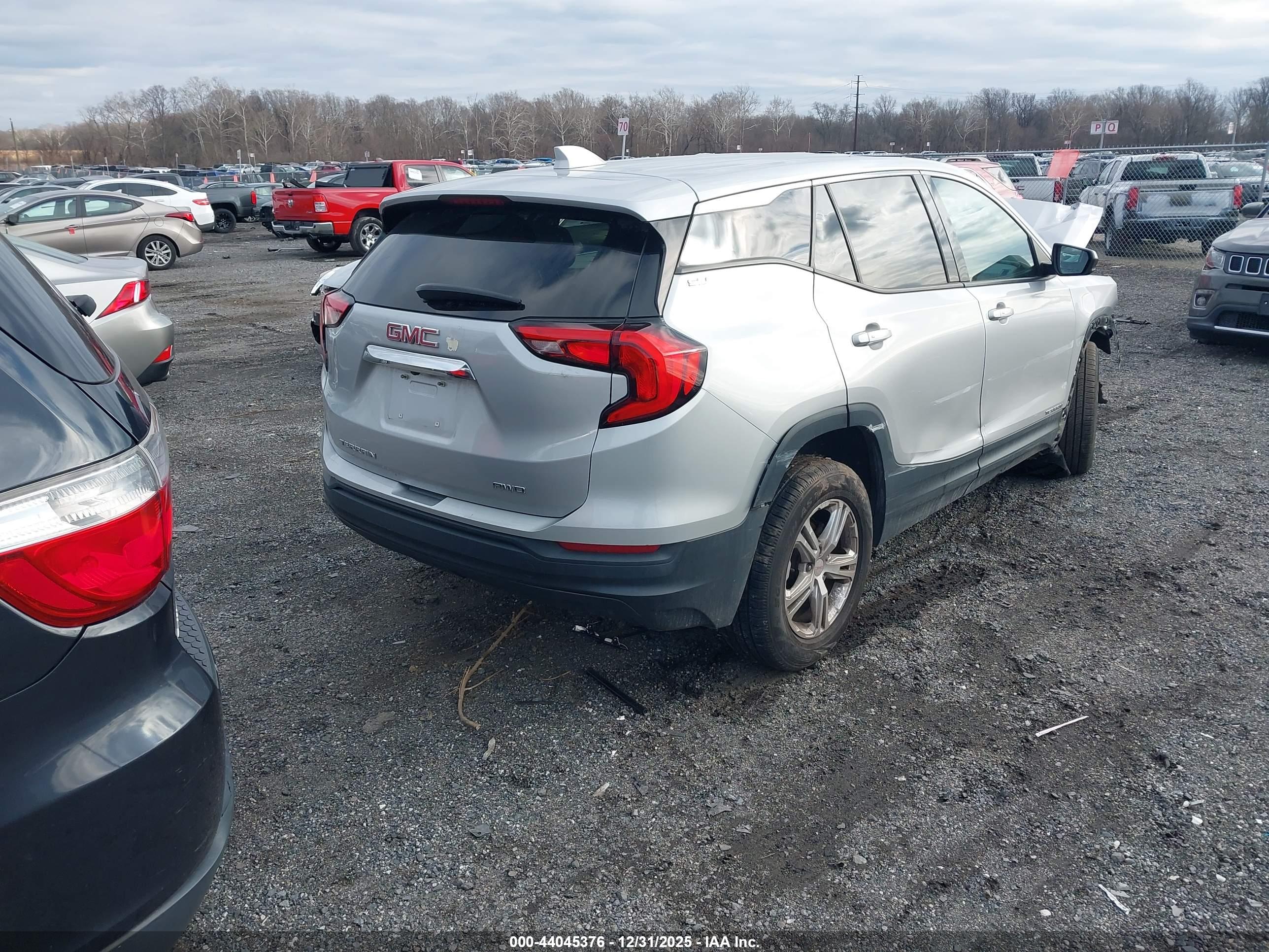 GMC TERRAIN image 4