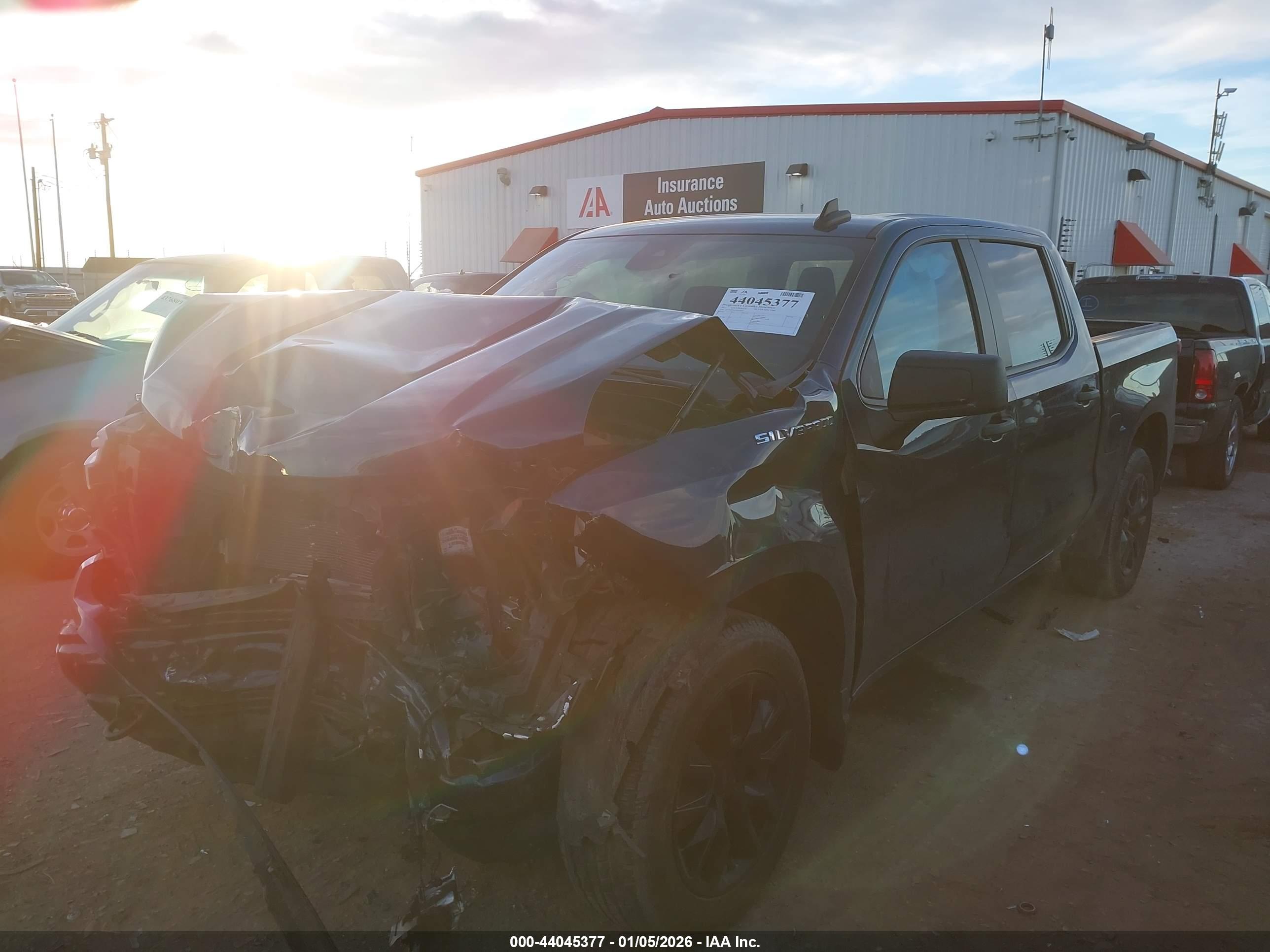 CHEVROLET SILVERADO image 2