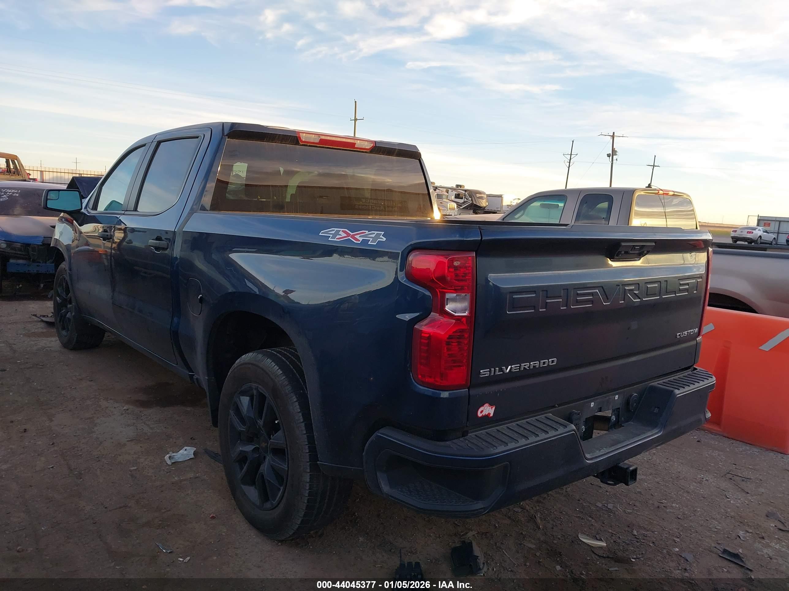 CHEVROLET SILVERADO image 3