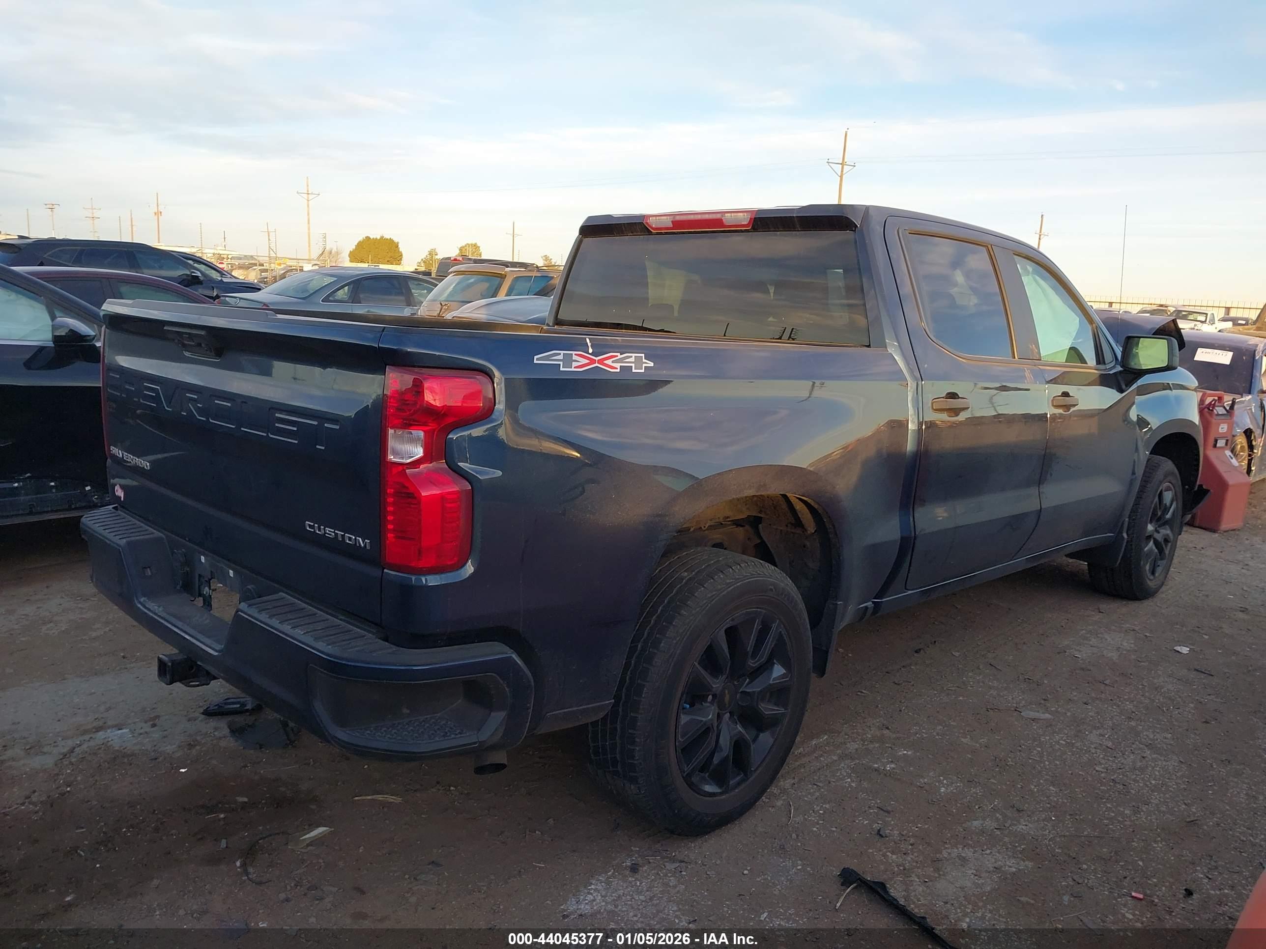 CHEVROLET SILVERADO image 4