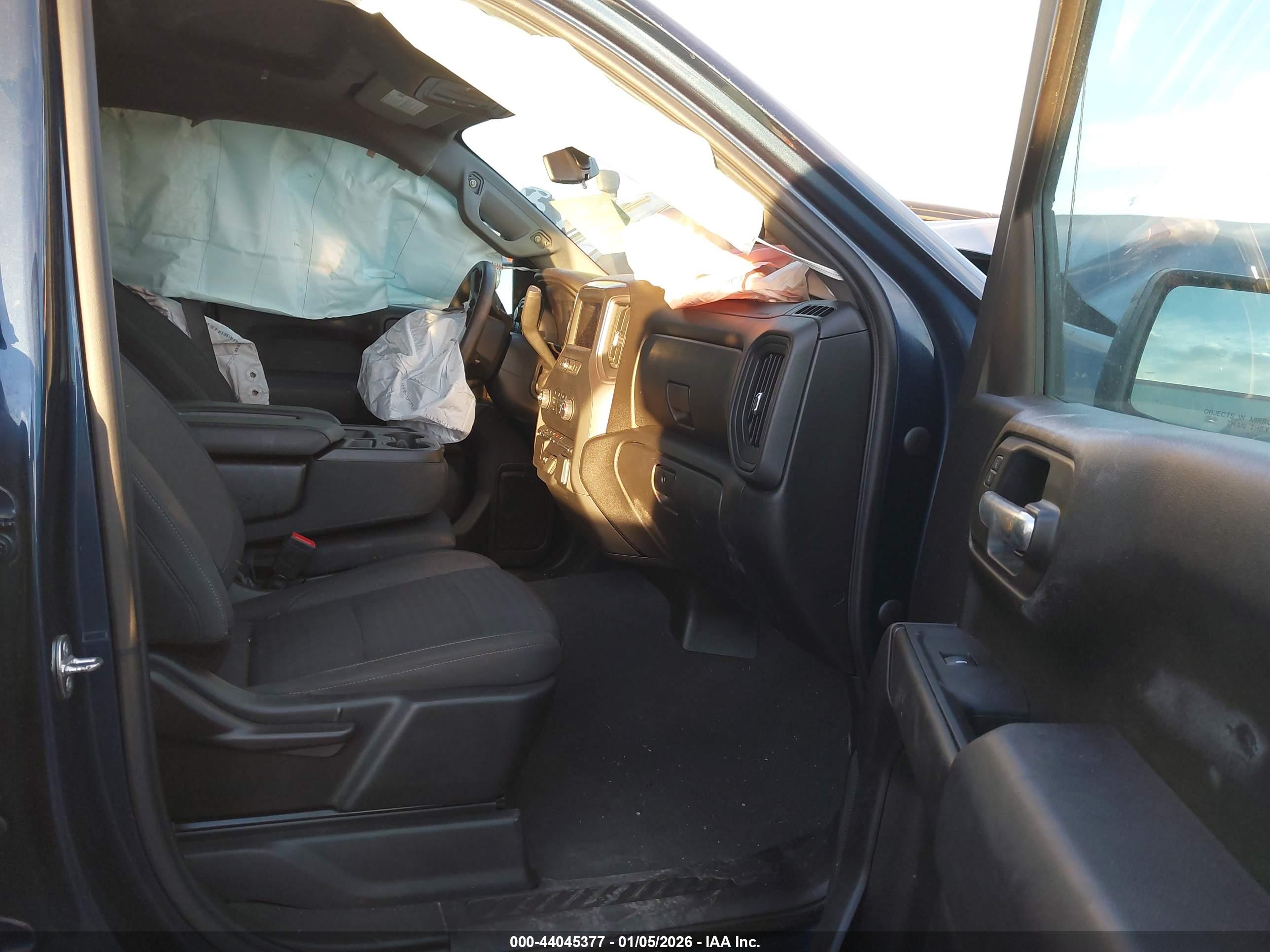 CHEVROLET SILVERADO image 5