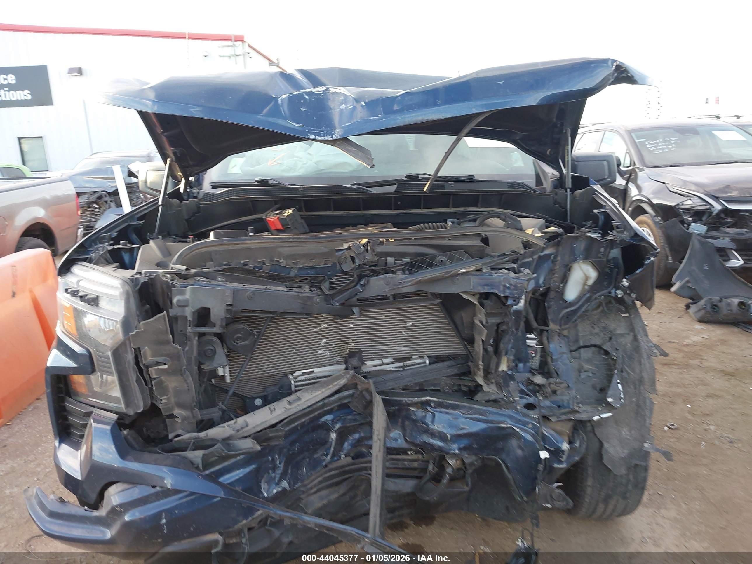 CHEVROLET SILVERADO image 6