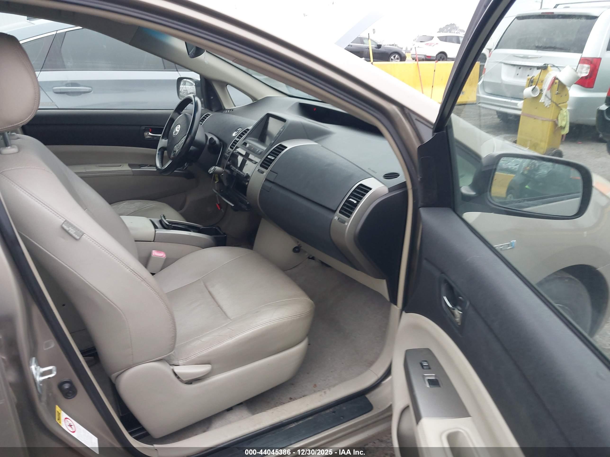TOYOTA PRIUS image 5