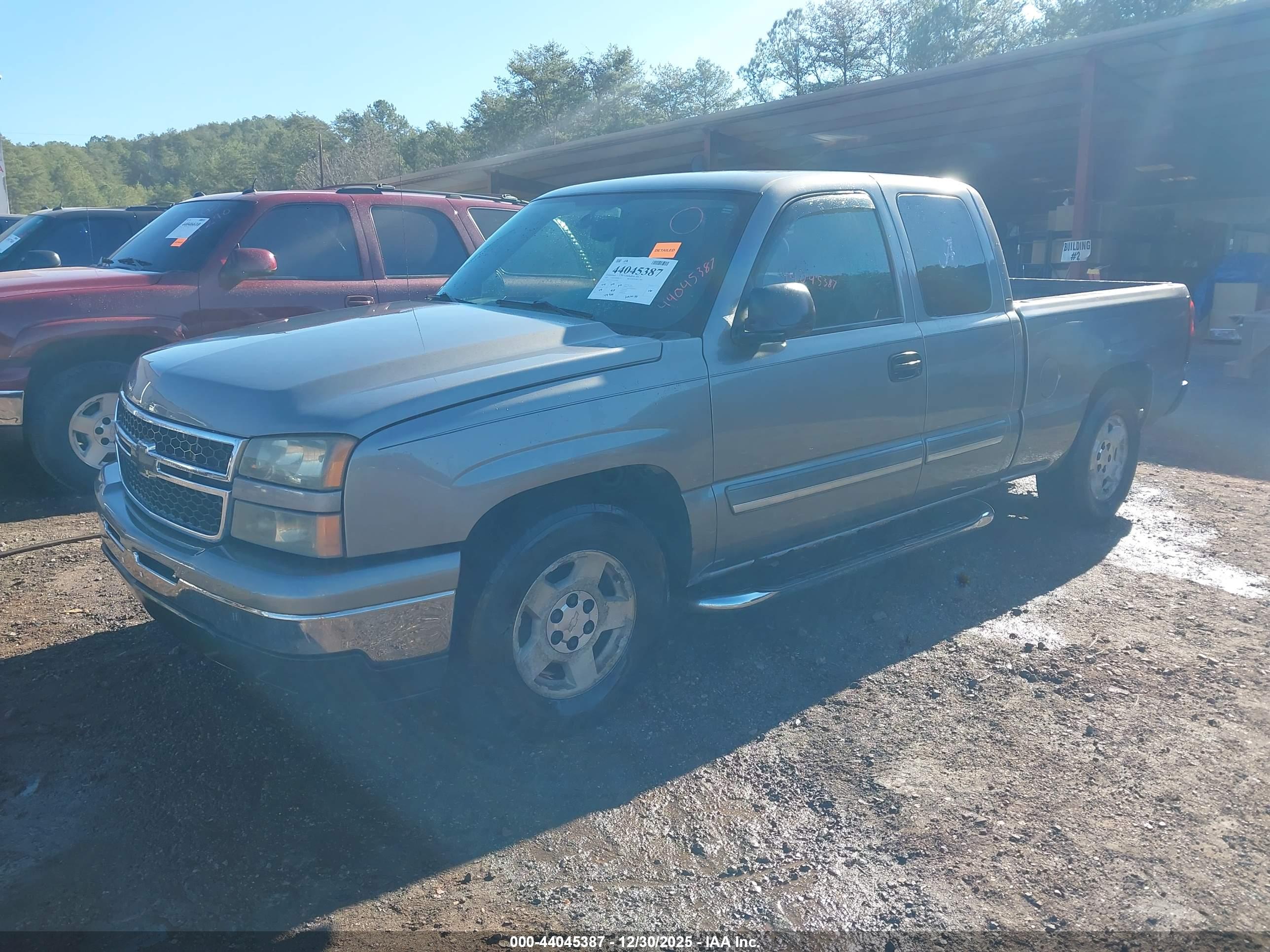CHEVROLET SILVERADO image 2