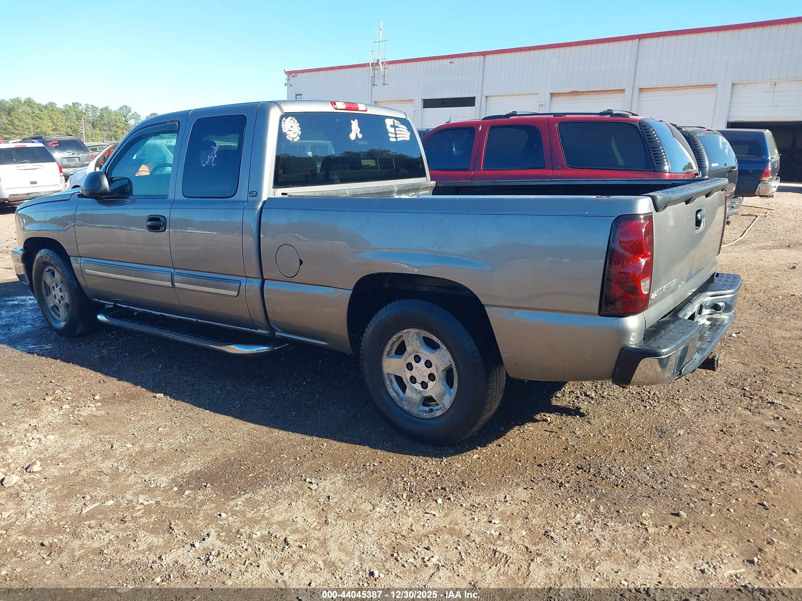 CHEVROLET SILVERADO image 3